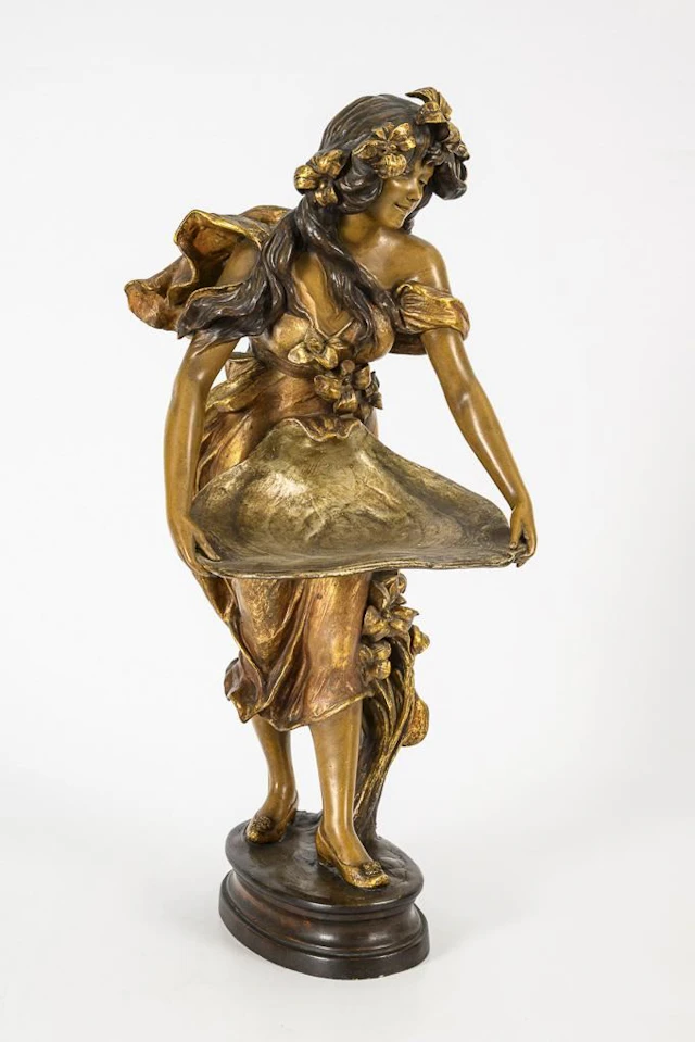 "Woman Carrying a Shell" figurine. Vienna-based manufacturer Friedrich