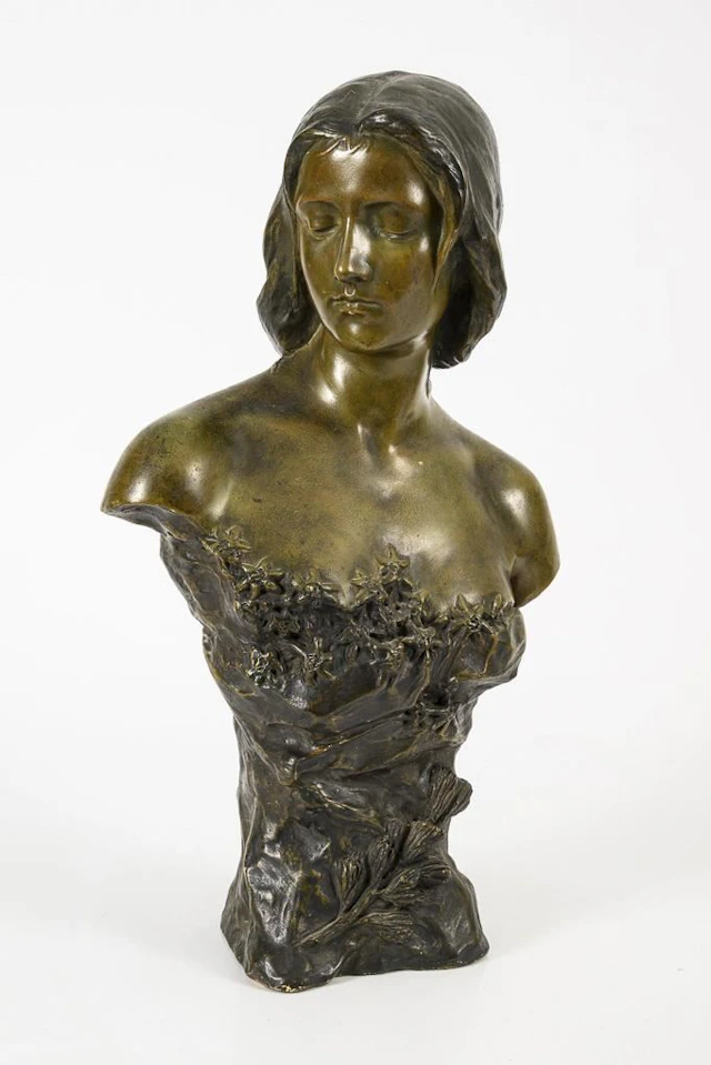 "Edelweiß" Bust. Vienna-based manufacturer Friedrich Goldscheider.