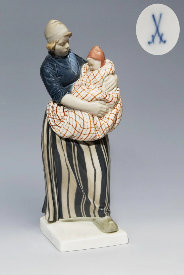 Art Nouveau figurine group: Dutch mother with child. Meissen.