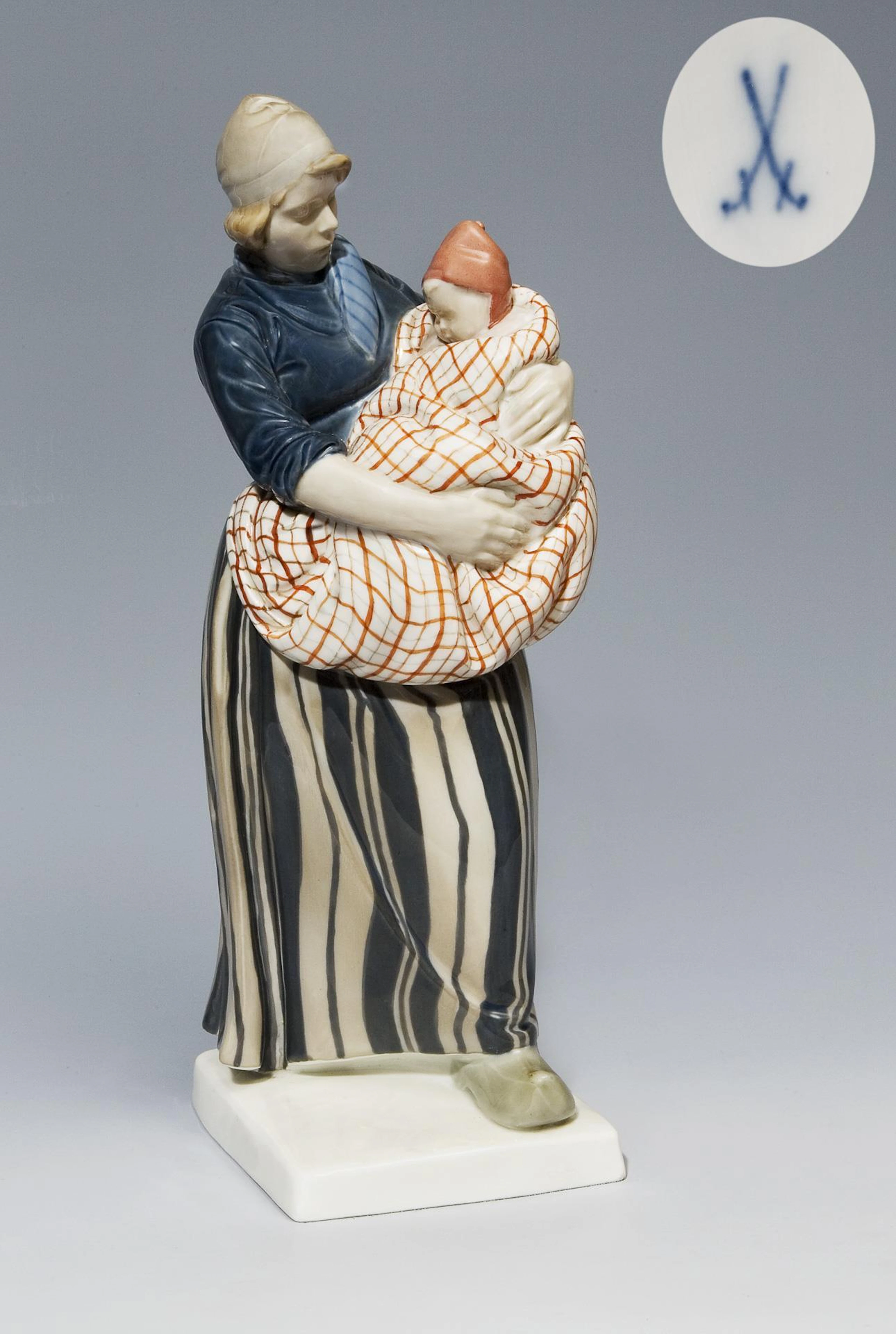 Art Nouveau figurine group: Dutch mother with child. Meissen.