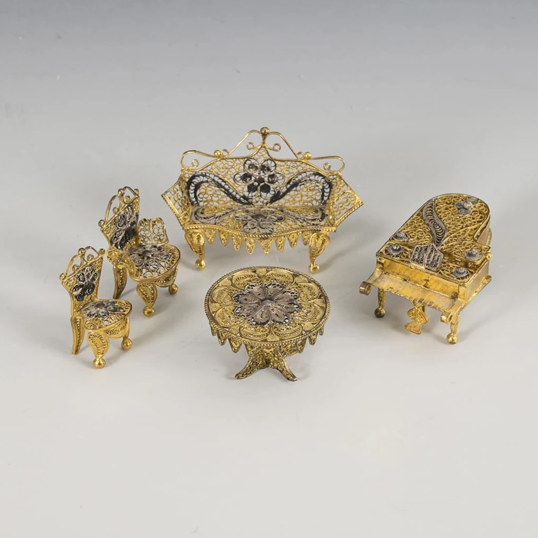 5 pieces of miniature furniture with silver filigree.