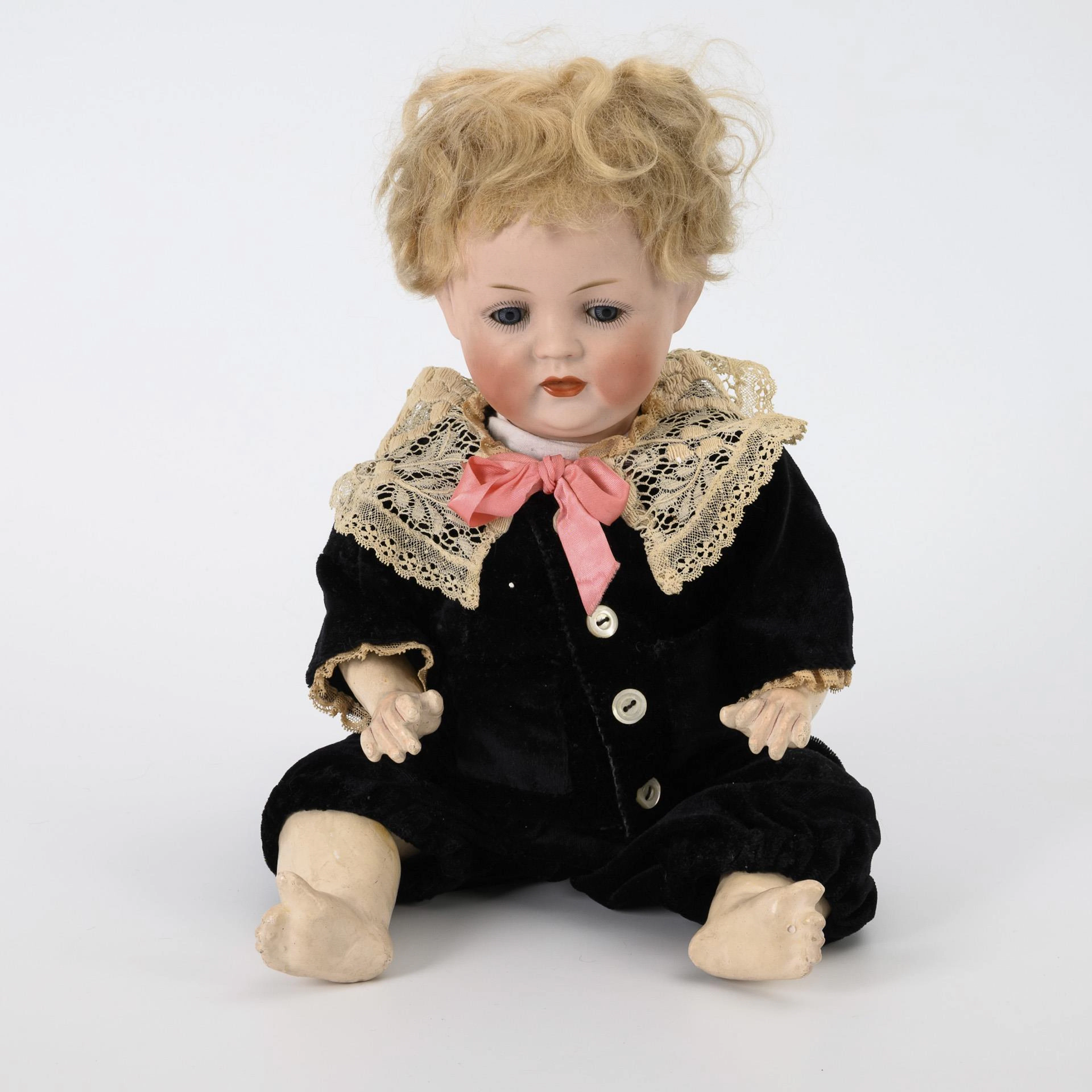 Blonde character doll. Alt, Beck & Gottschalck.