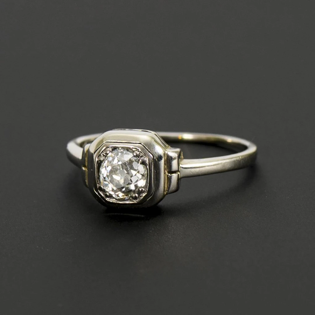 Delicate Art Deco ring with an old-cut solitaire.