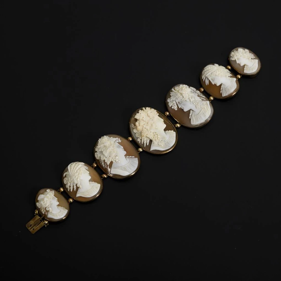 Vintage bracelet with shell cameos.
