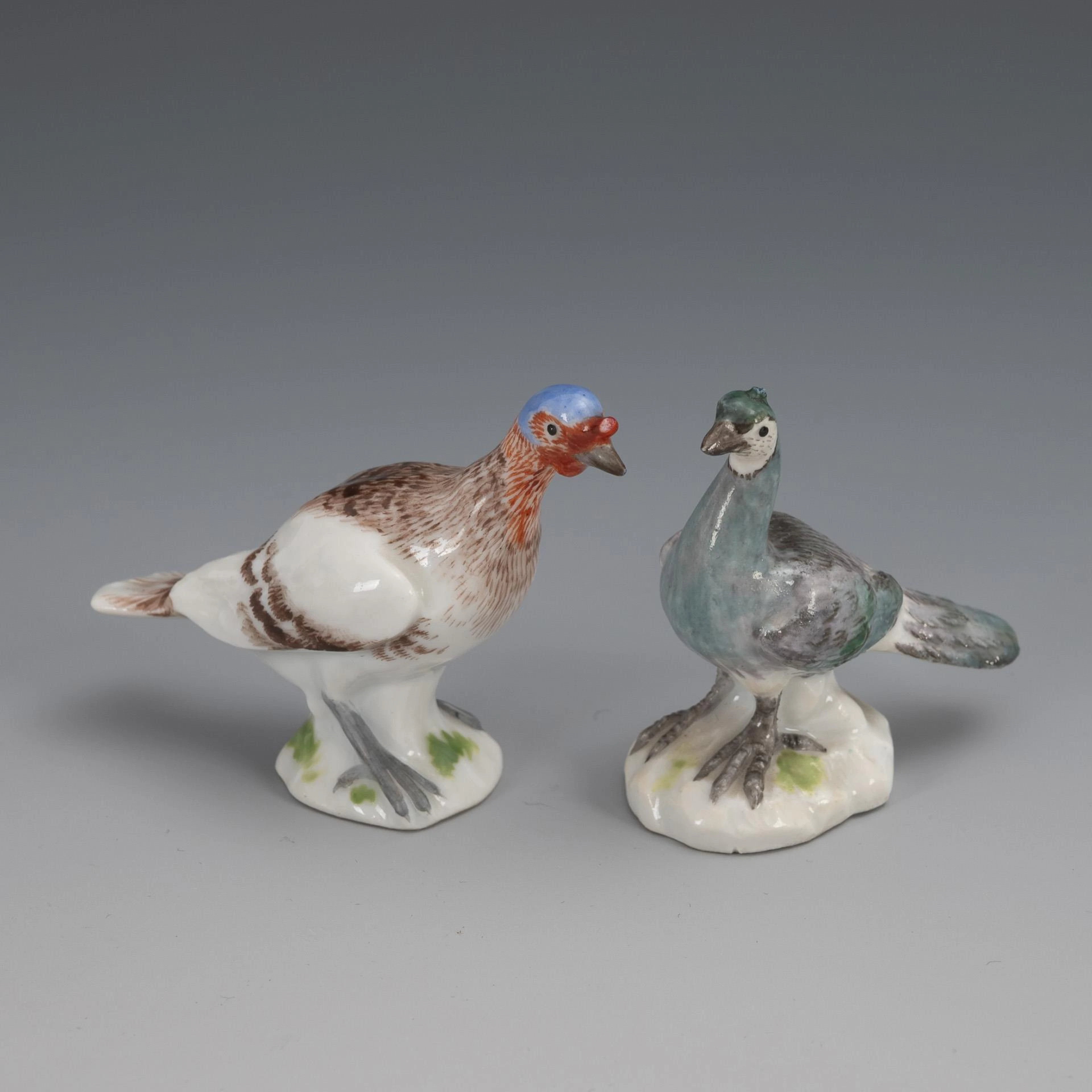 2 miniature birds: peacock hen and turkey hen. Meissen.
