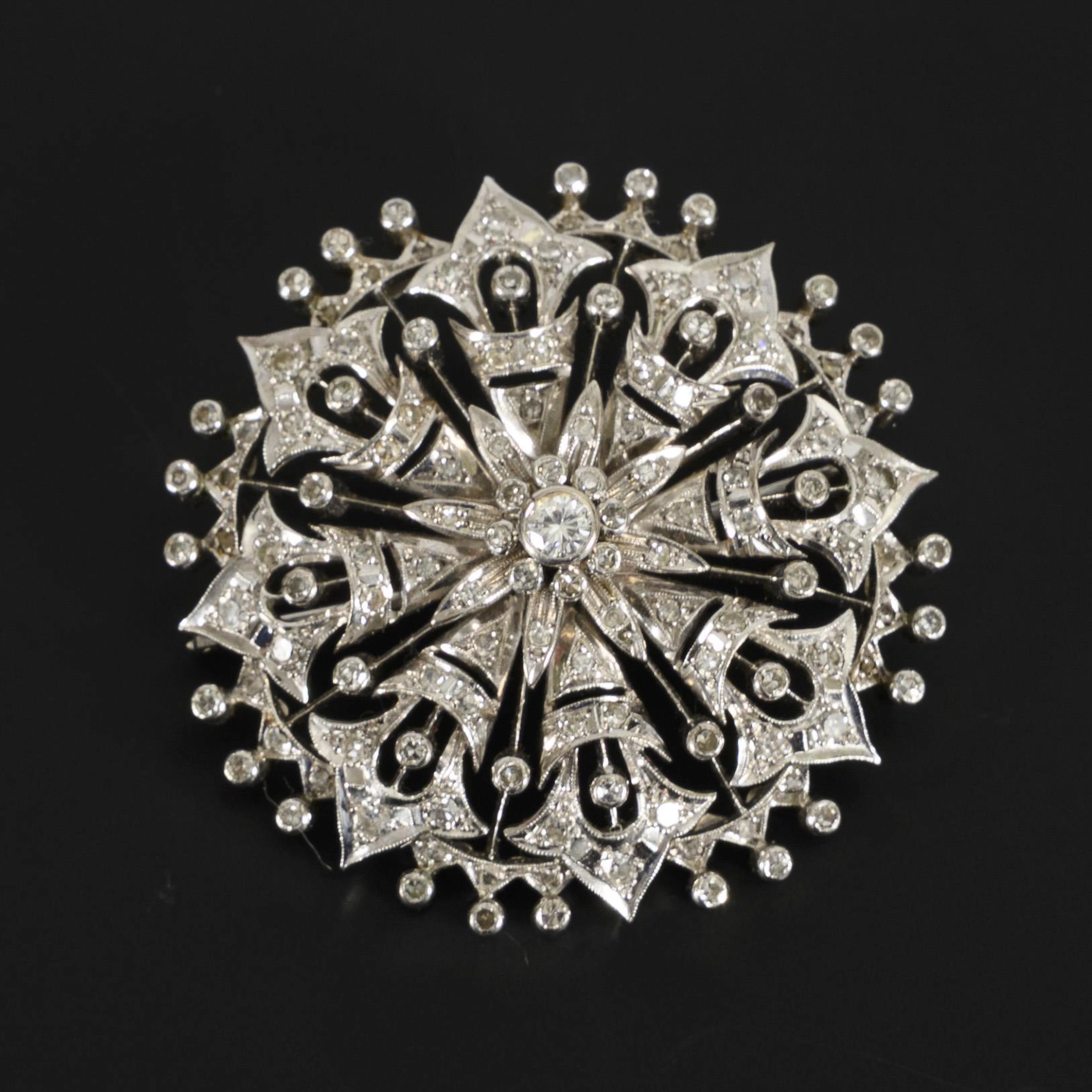 Brooch in the style of Art Deco.