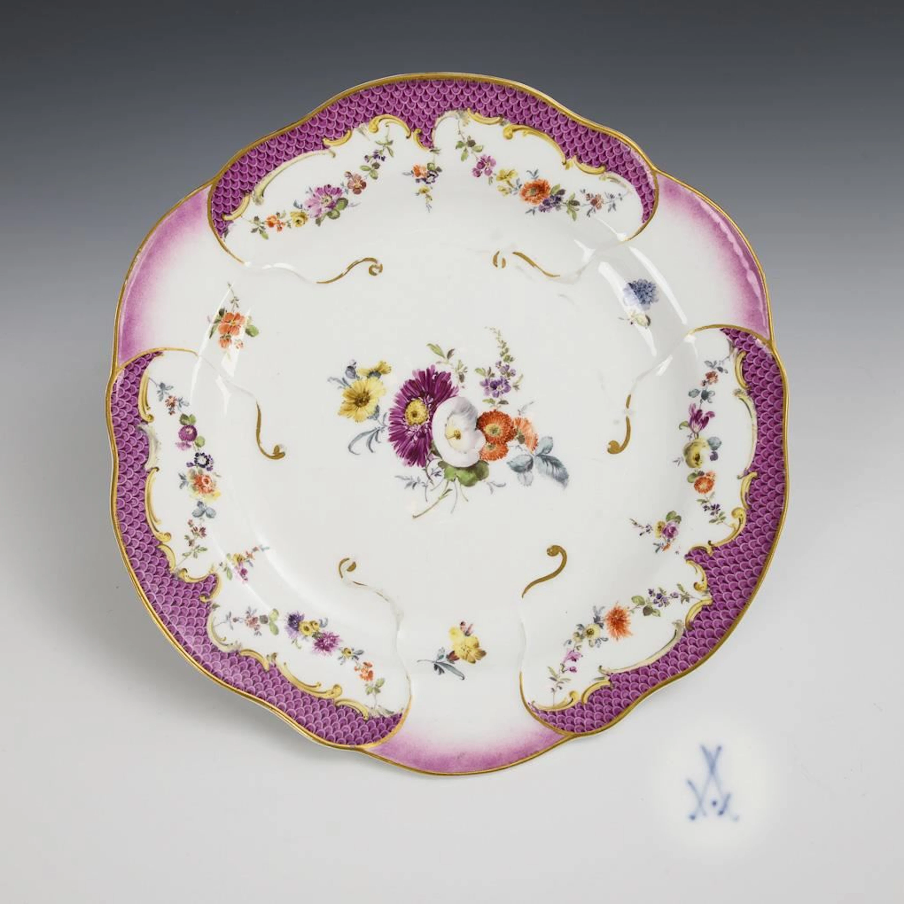 Baroque plate from the "Schwerin Service". Meissen.