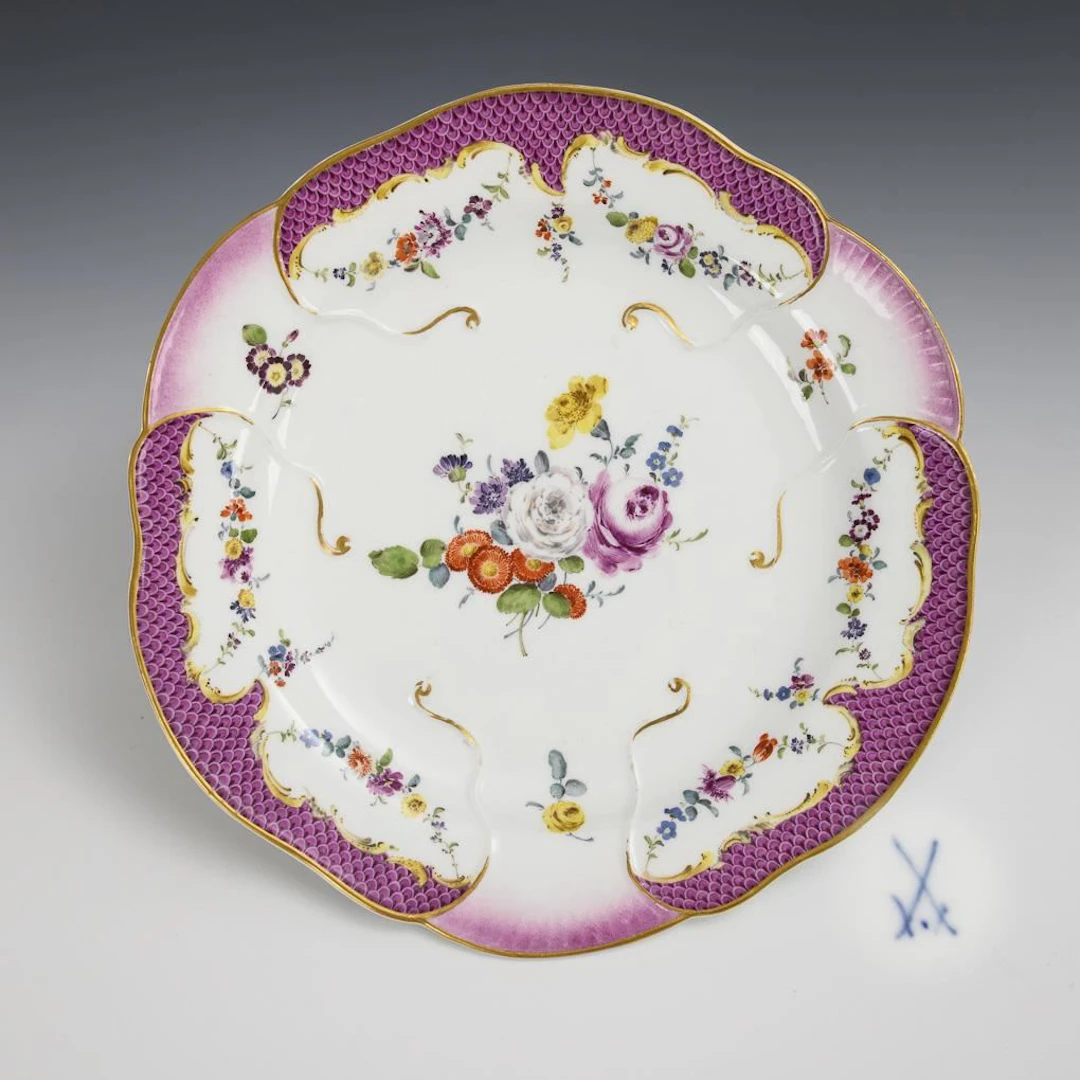 Baroque plate from the "Schwerin Service". Meissen.