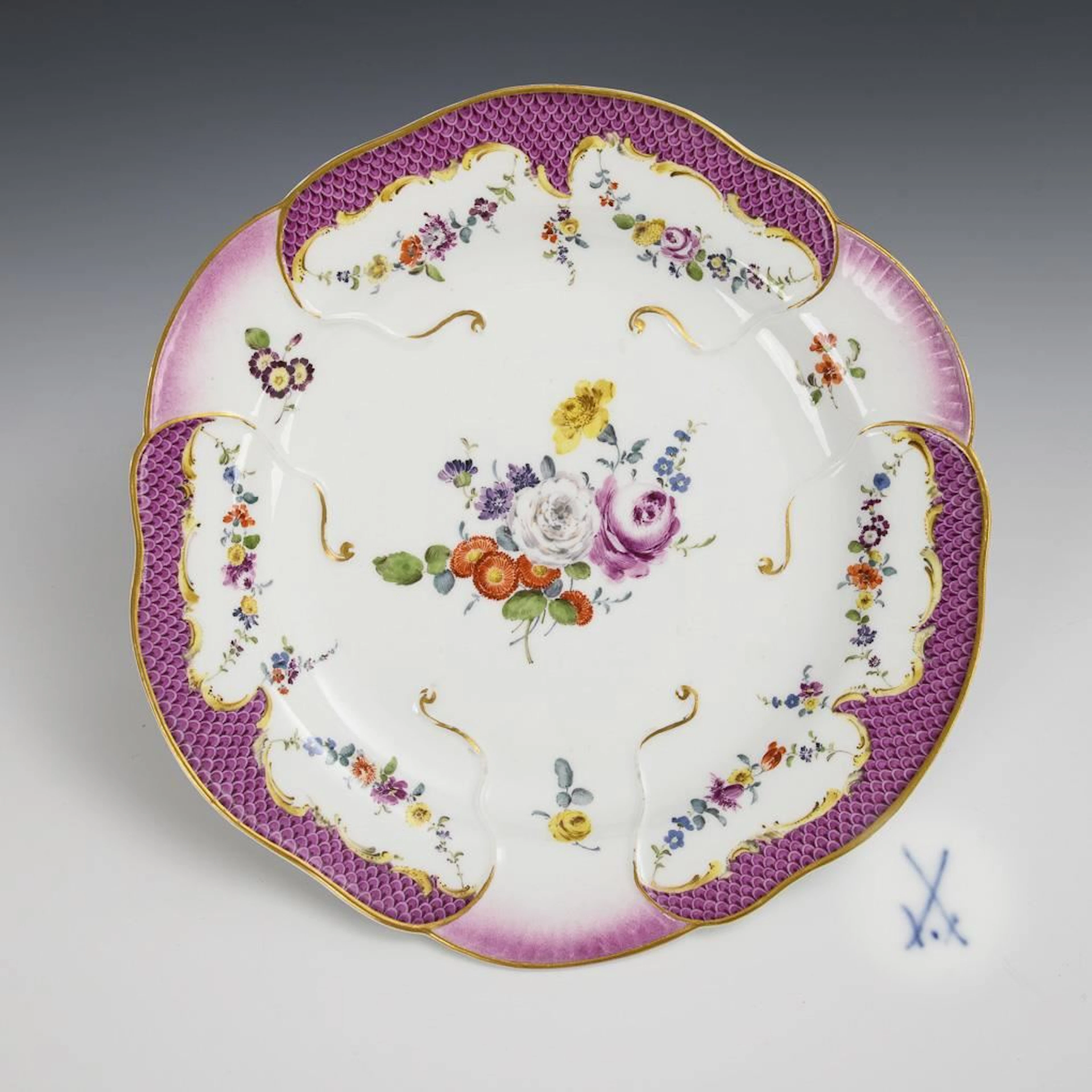 Baroque plate from the "Schwerin Service". Meissen.