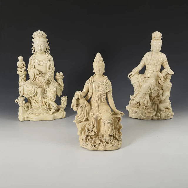 3 Blanc-de-Chine figurines - Guanjin.