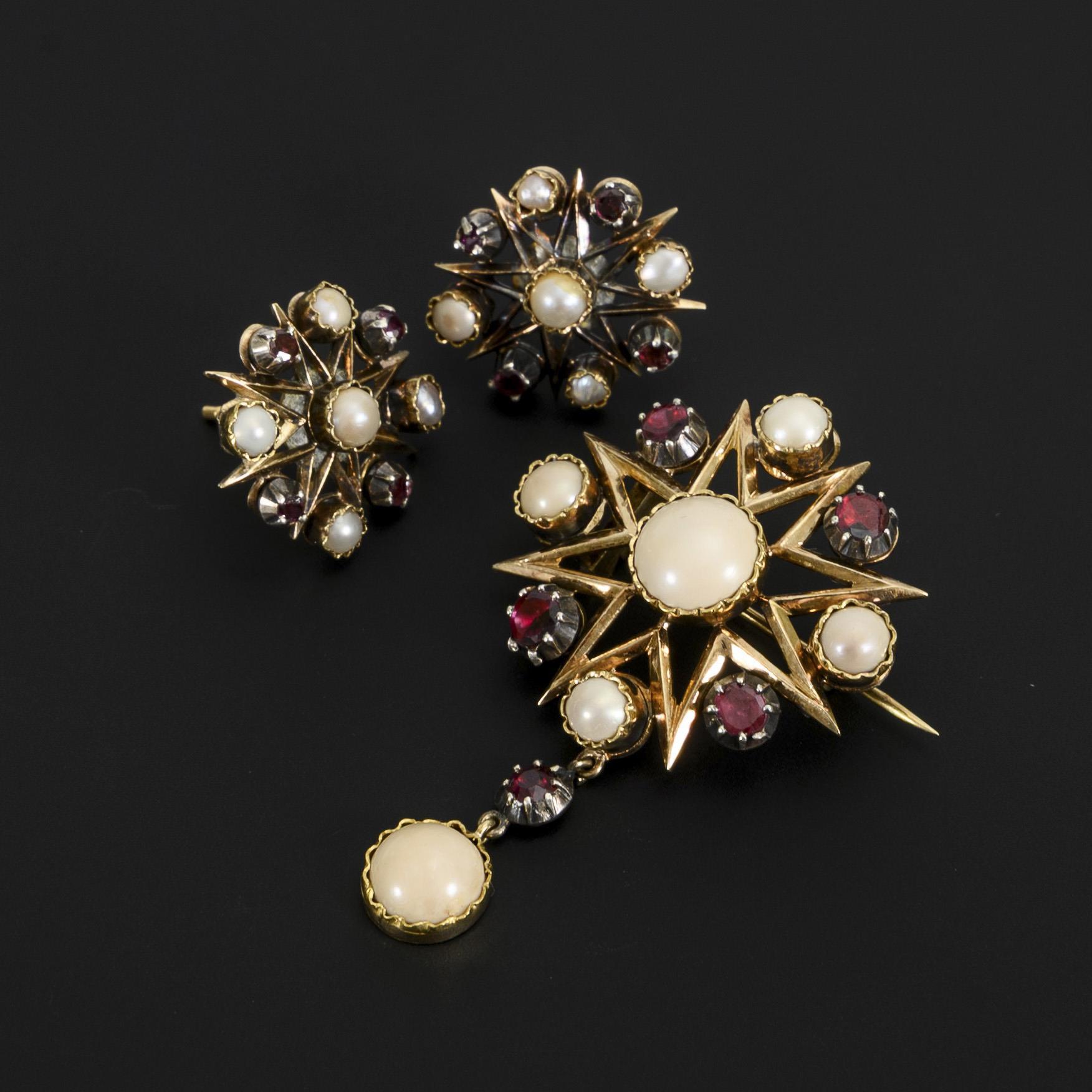 Historical set of brooch and earrings.