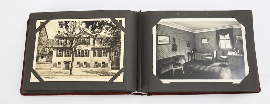 Postcard album containing 91 postcards related to Goethe.
