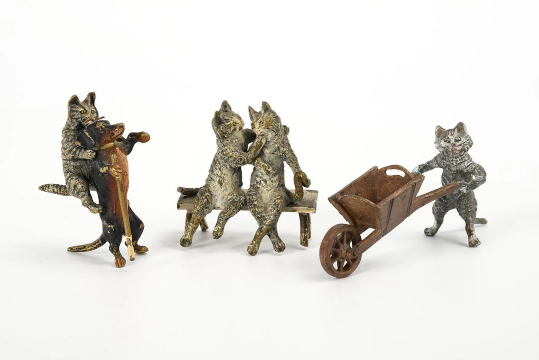 Viennese bronze (?): 3 cats