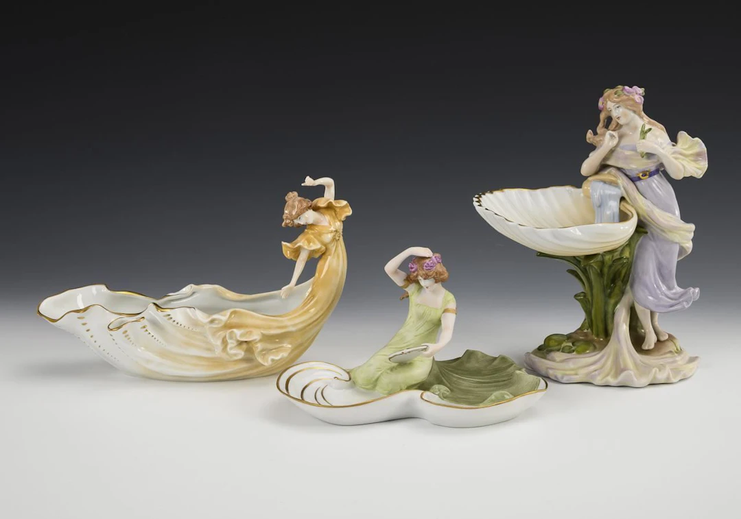 3 figurative bowls in the Art Nouveau style. Schierholz.
