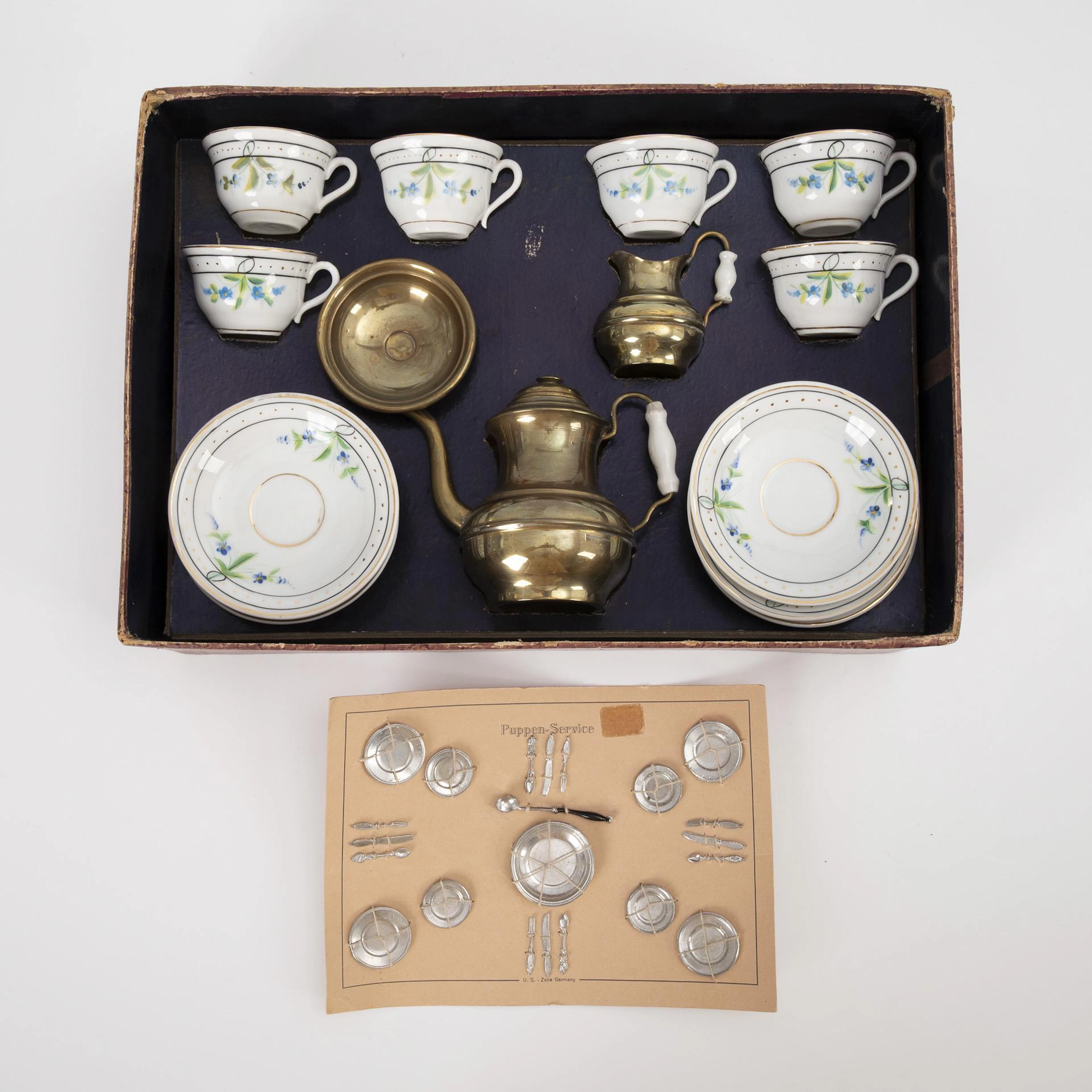 Coffee service for dolls and miniature tin service.