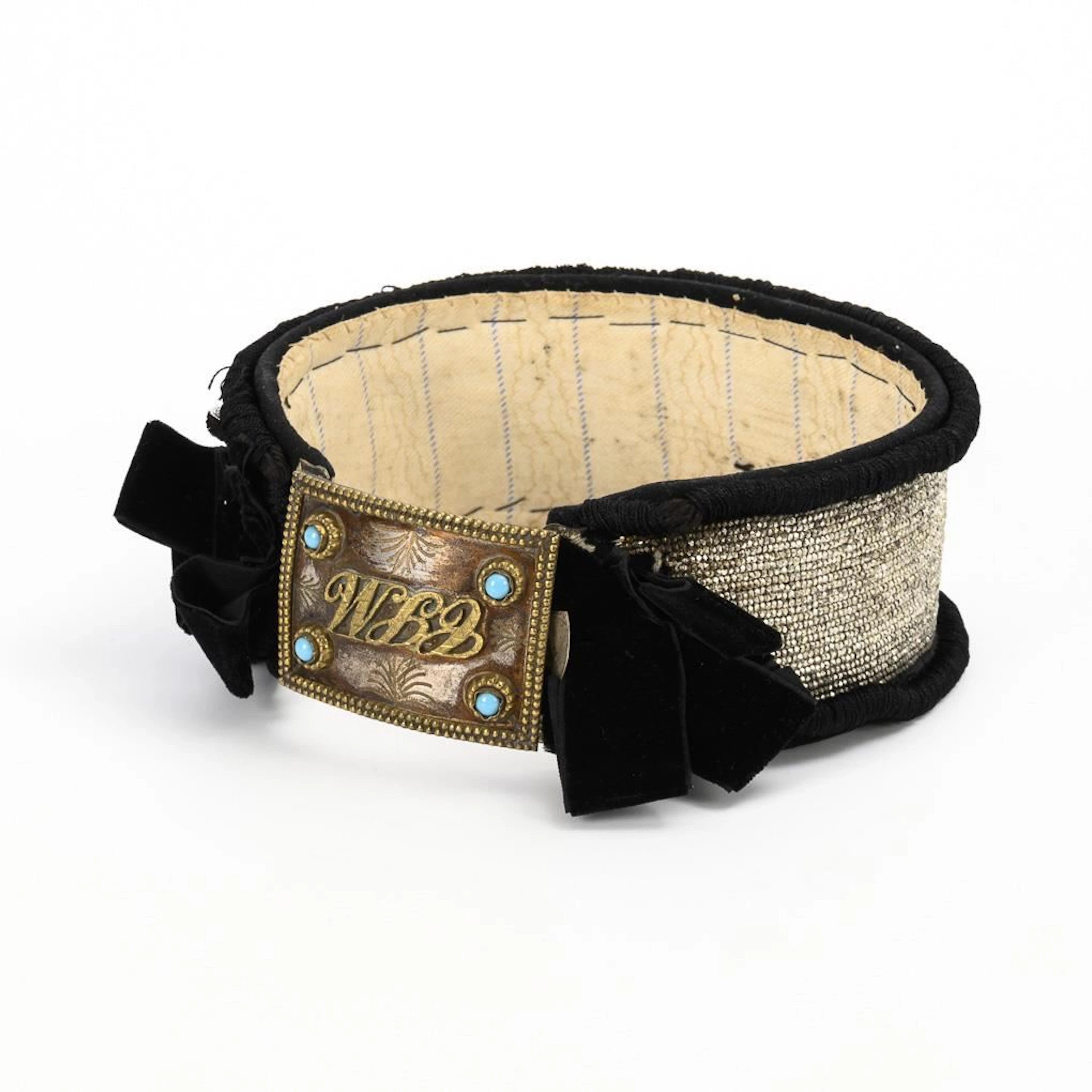 Monogrammed traditional choker.
