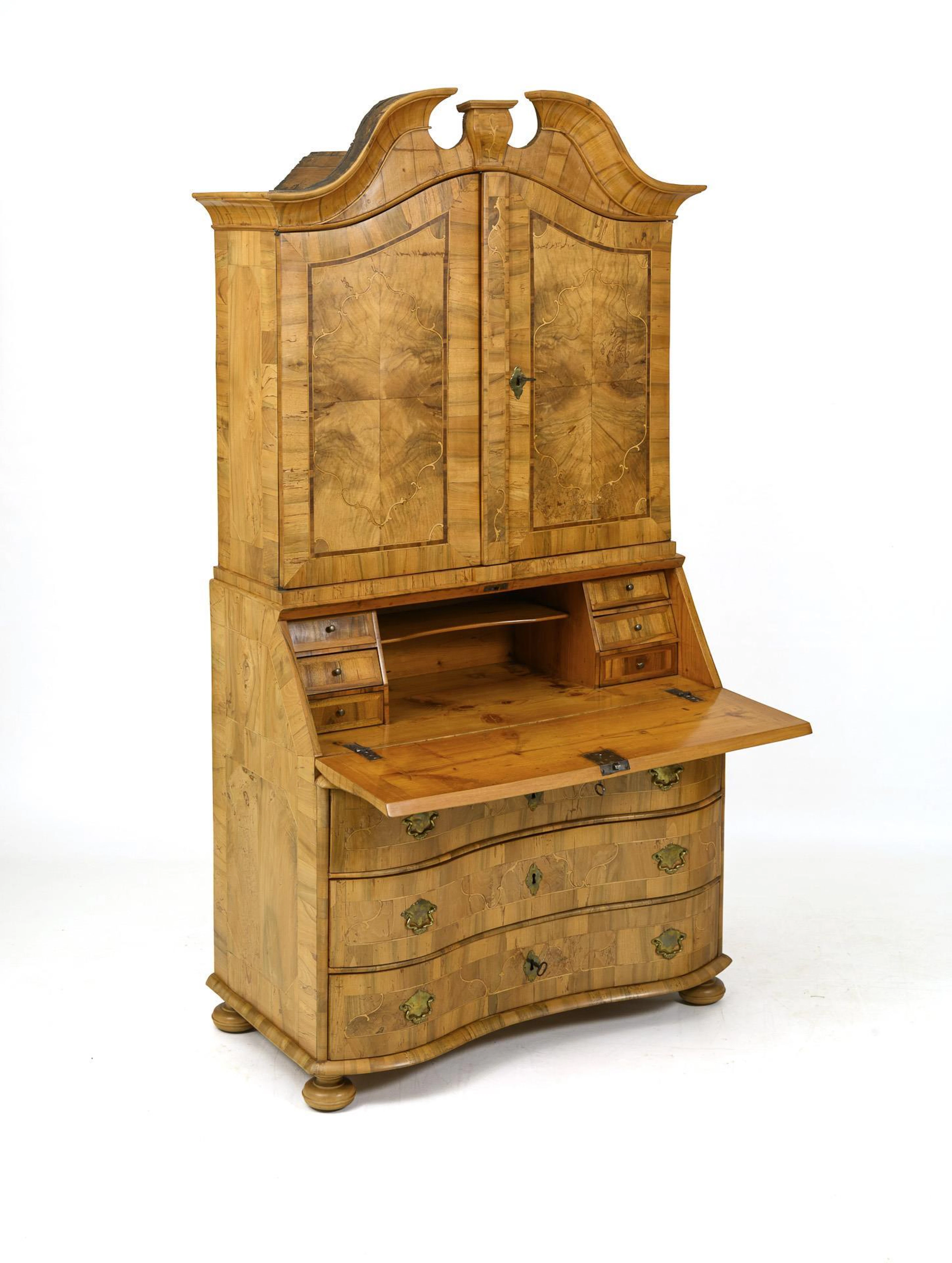 Baroque top chest of drawers.