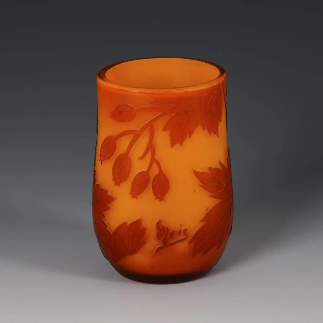 Art Nouveau vase with serviceberry decoration. Beckmann & Weis.