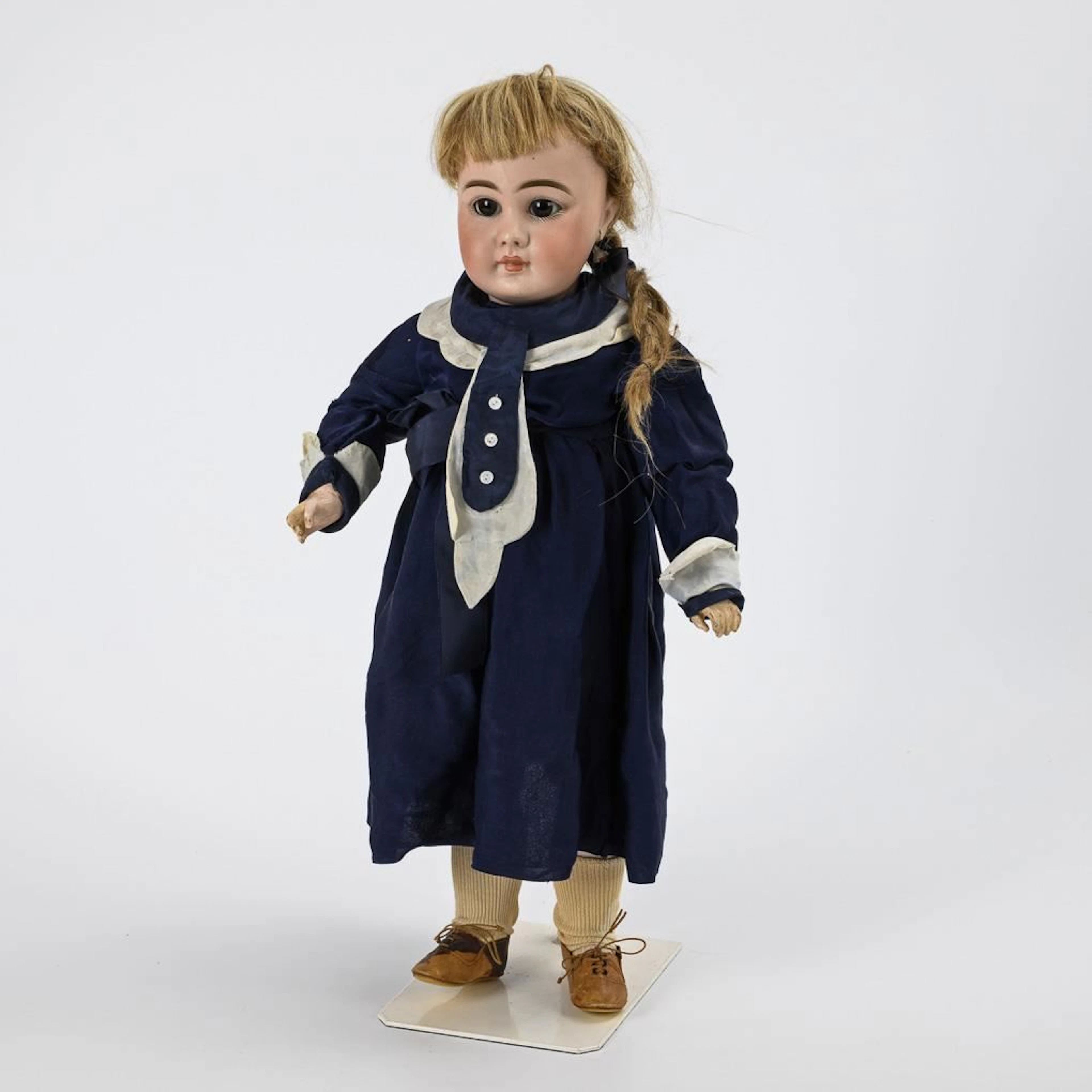 Porcelain head doll. Simon & Halbig.