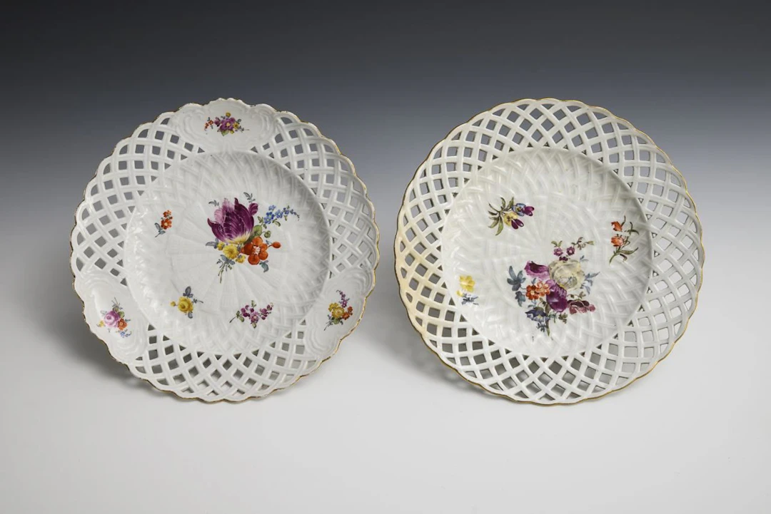 Pair of Baroque openwork plates with floral designs. Meissen.