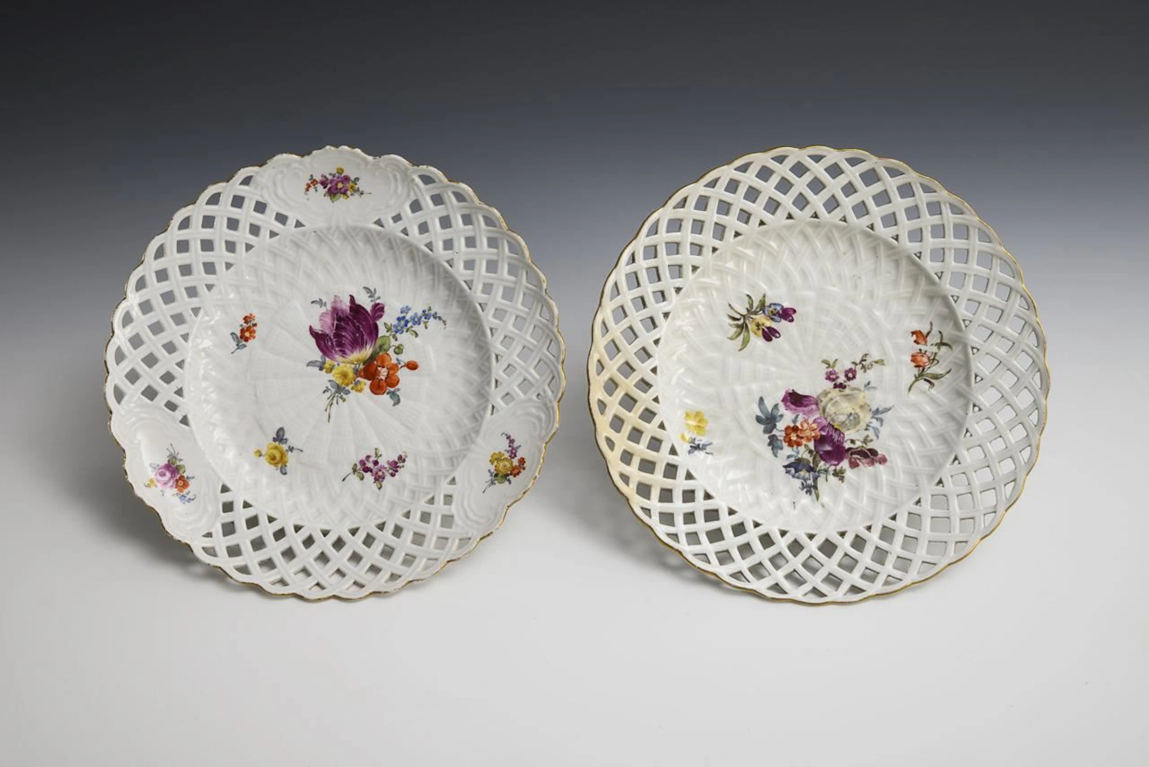 Pair of Baroque openwork plates with floral designs. Meissen.