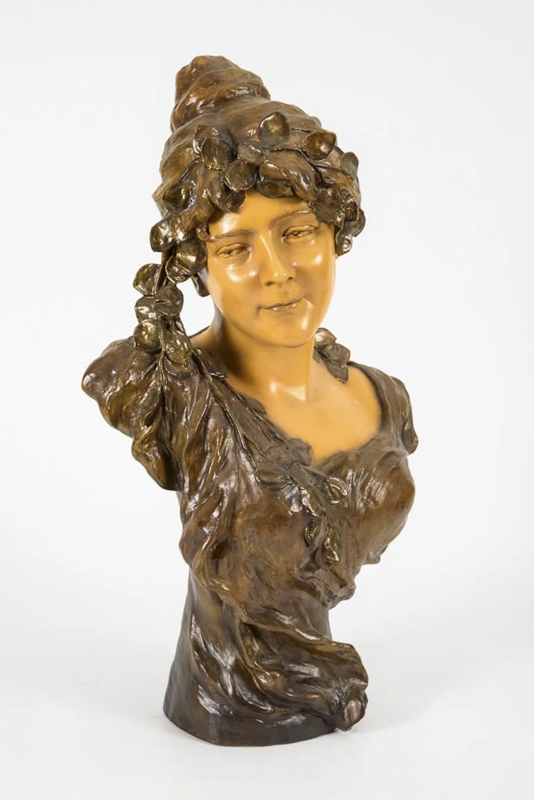 Bust of a woman with a foliage tendril. Vienna-based manufacturer