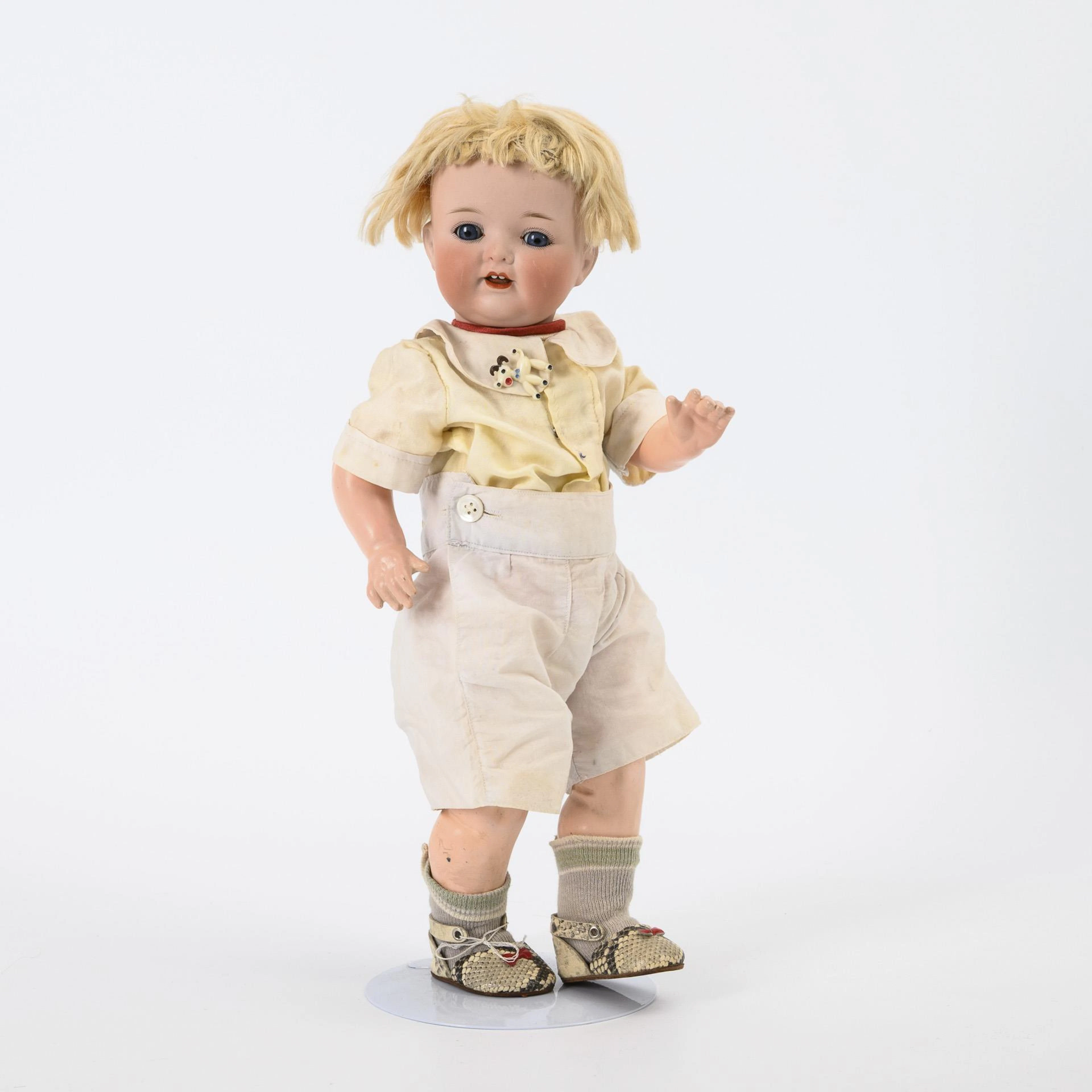 Blonde character doll. Armand Marseille.