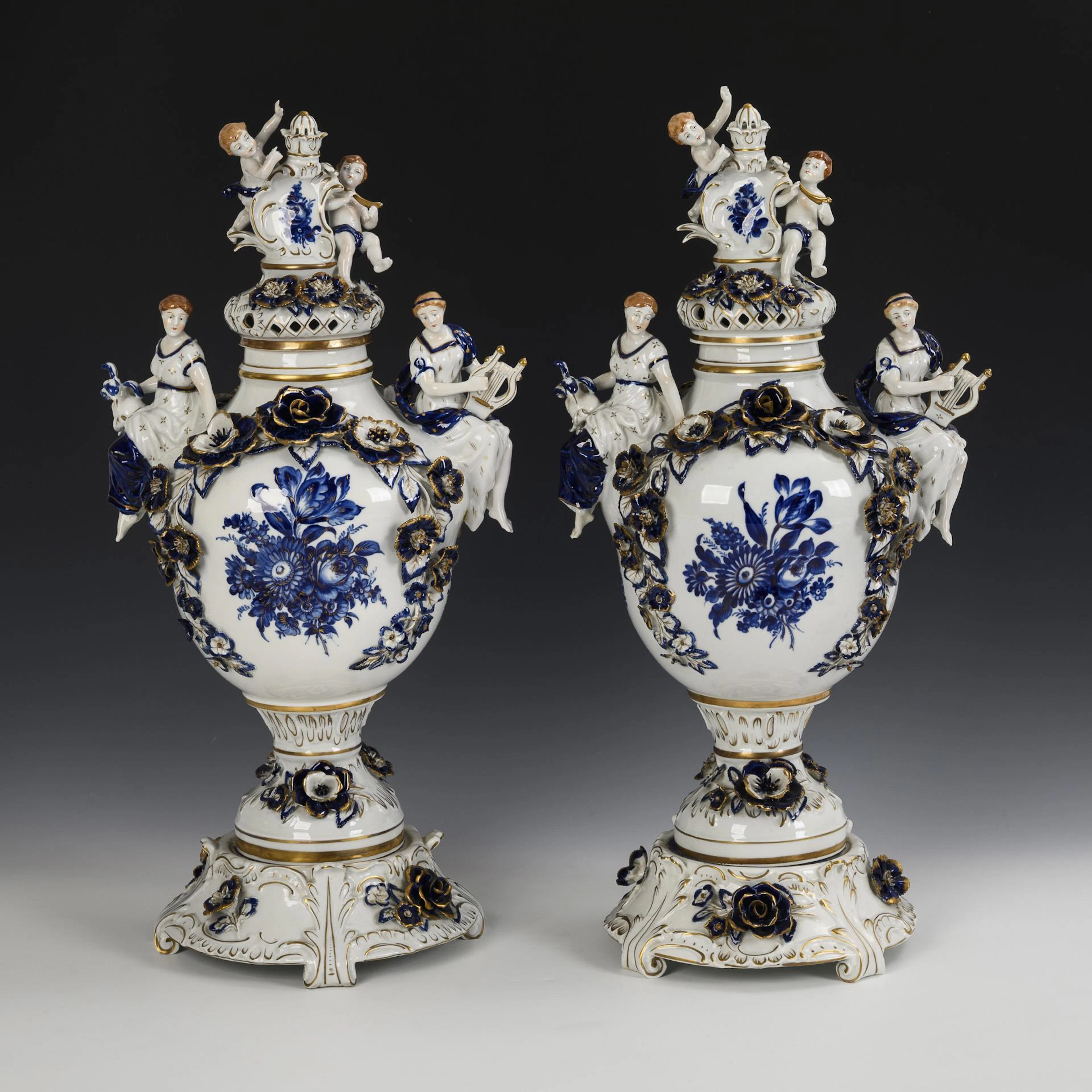 2 lidded vases with flower covering. Schierholz.