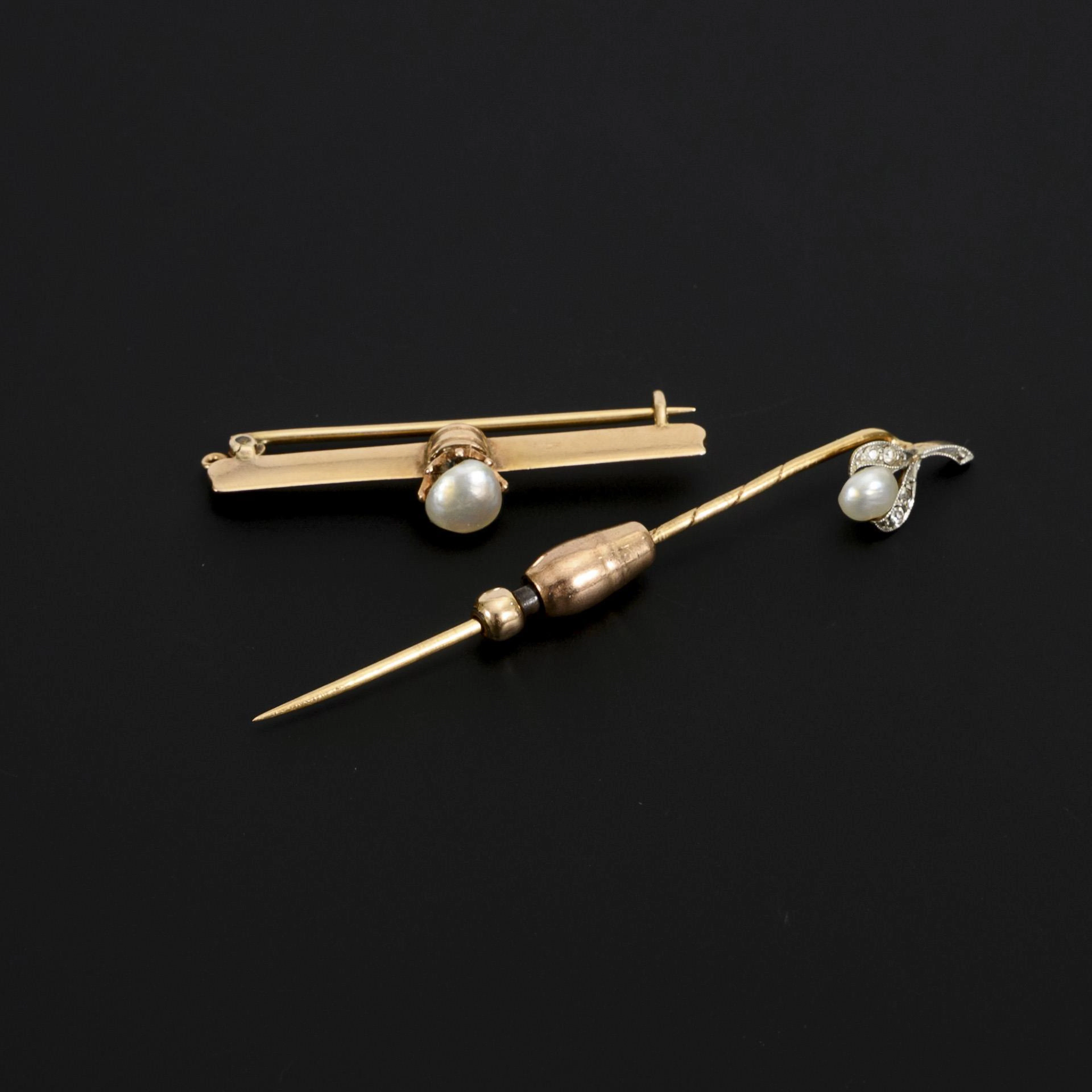 Brooch and pin with pearl.