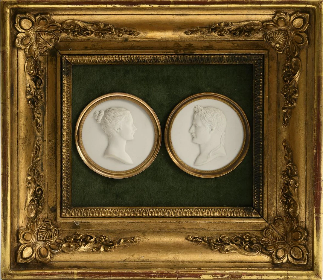 Frame with 2 portrait panels: Napoleon and Joséphine.
