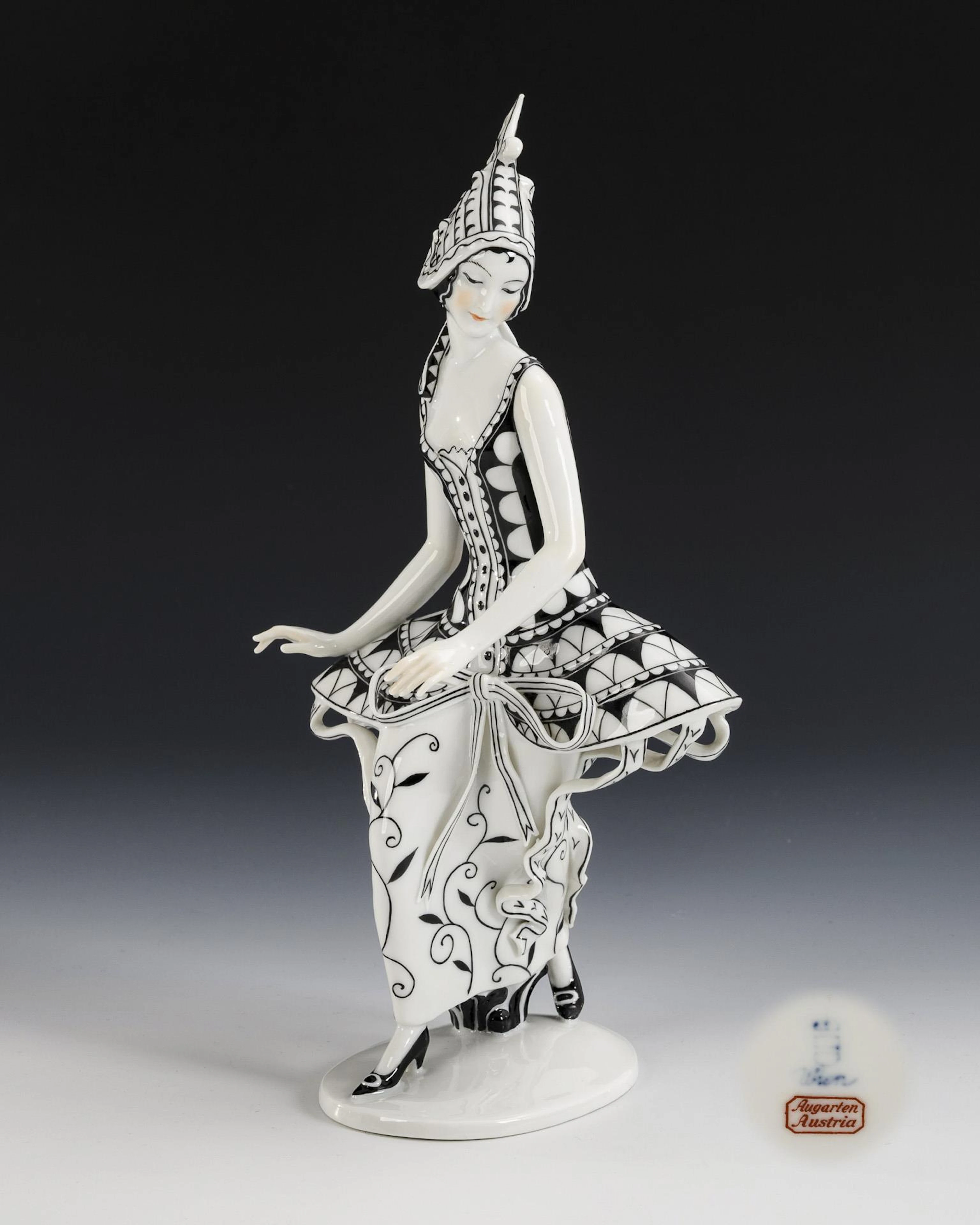 Rare art deco dancer. Augarten.