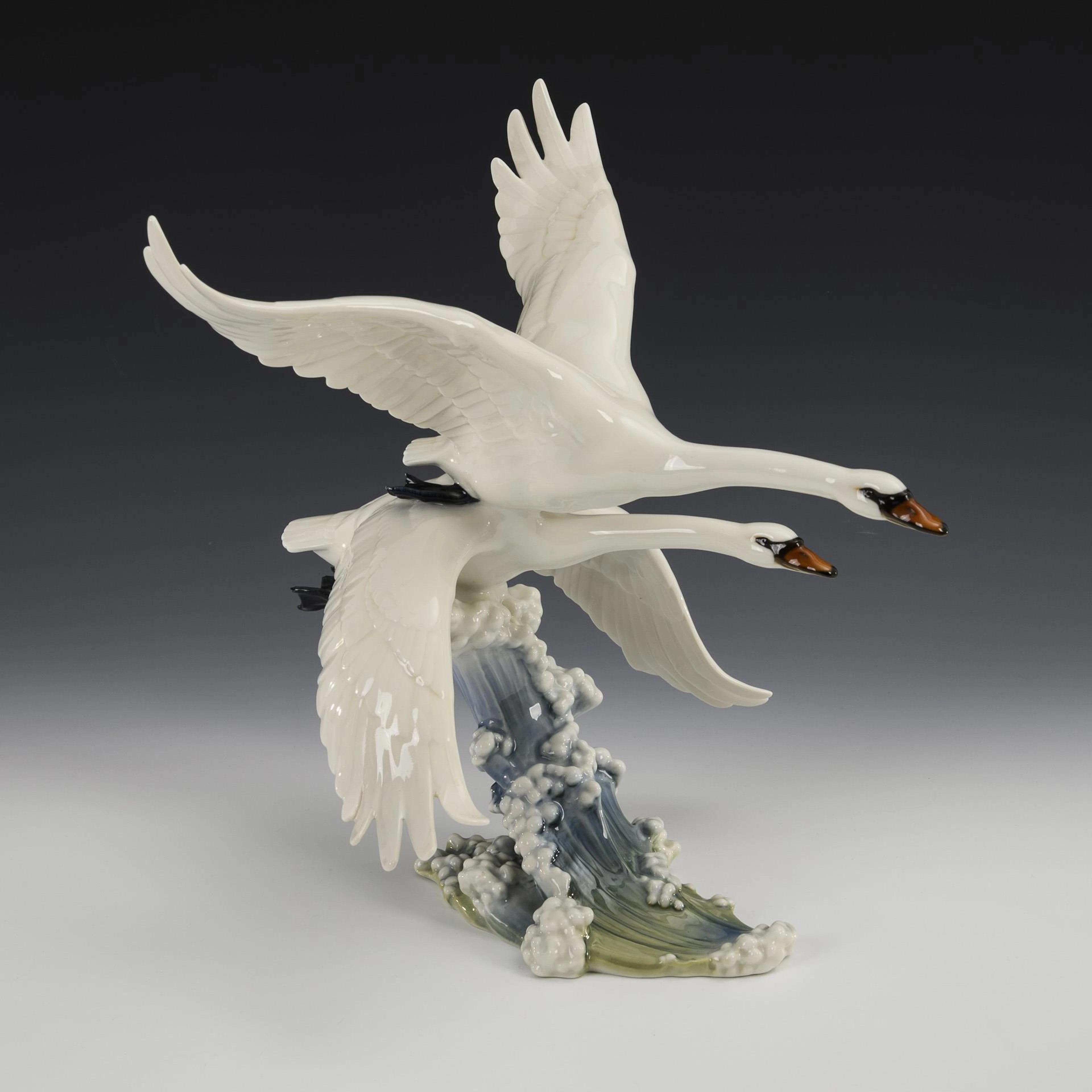 Pair of swans. Hutschenreuther.