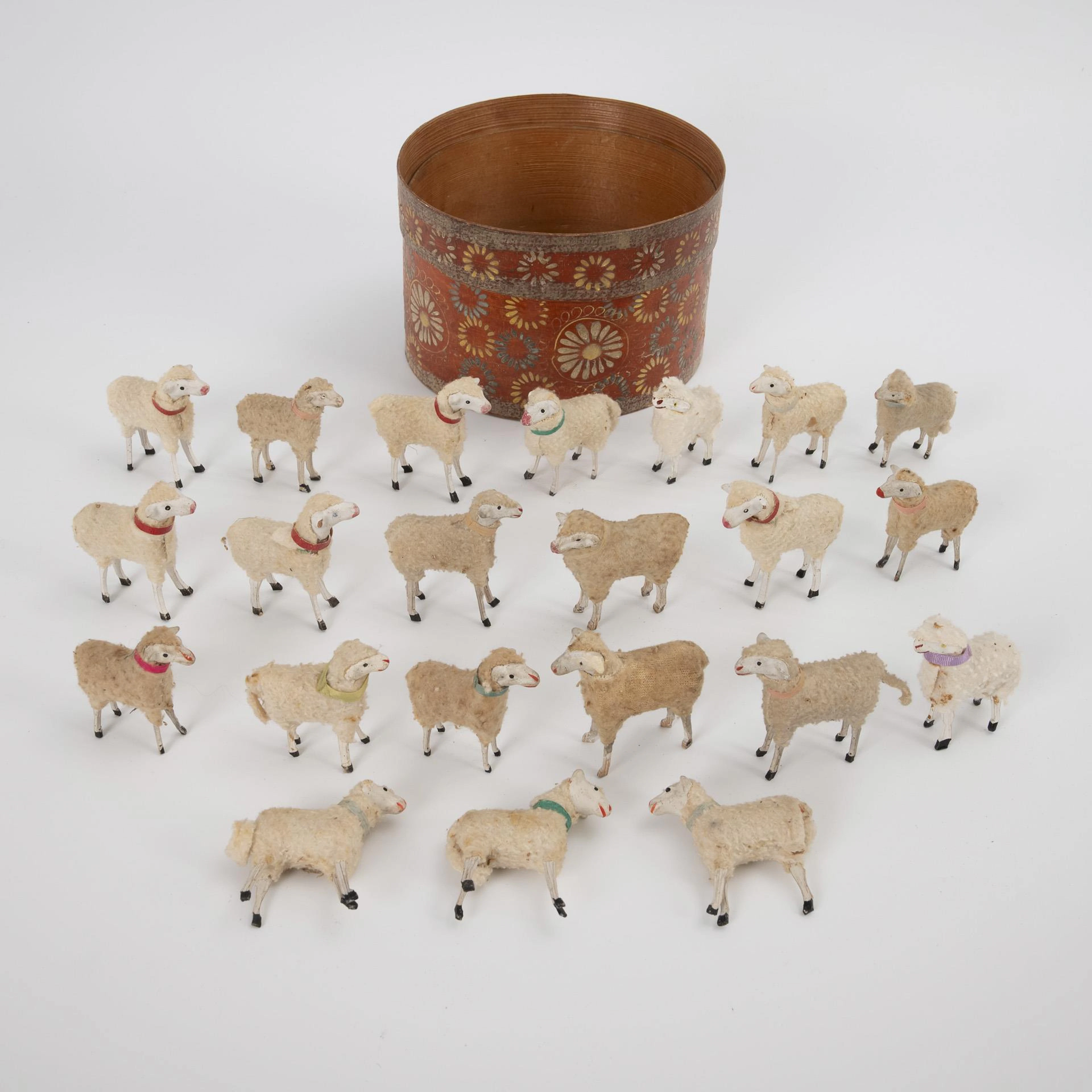 Sheep collection in round chipboard box. Berchtesgaden.