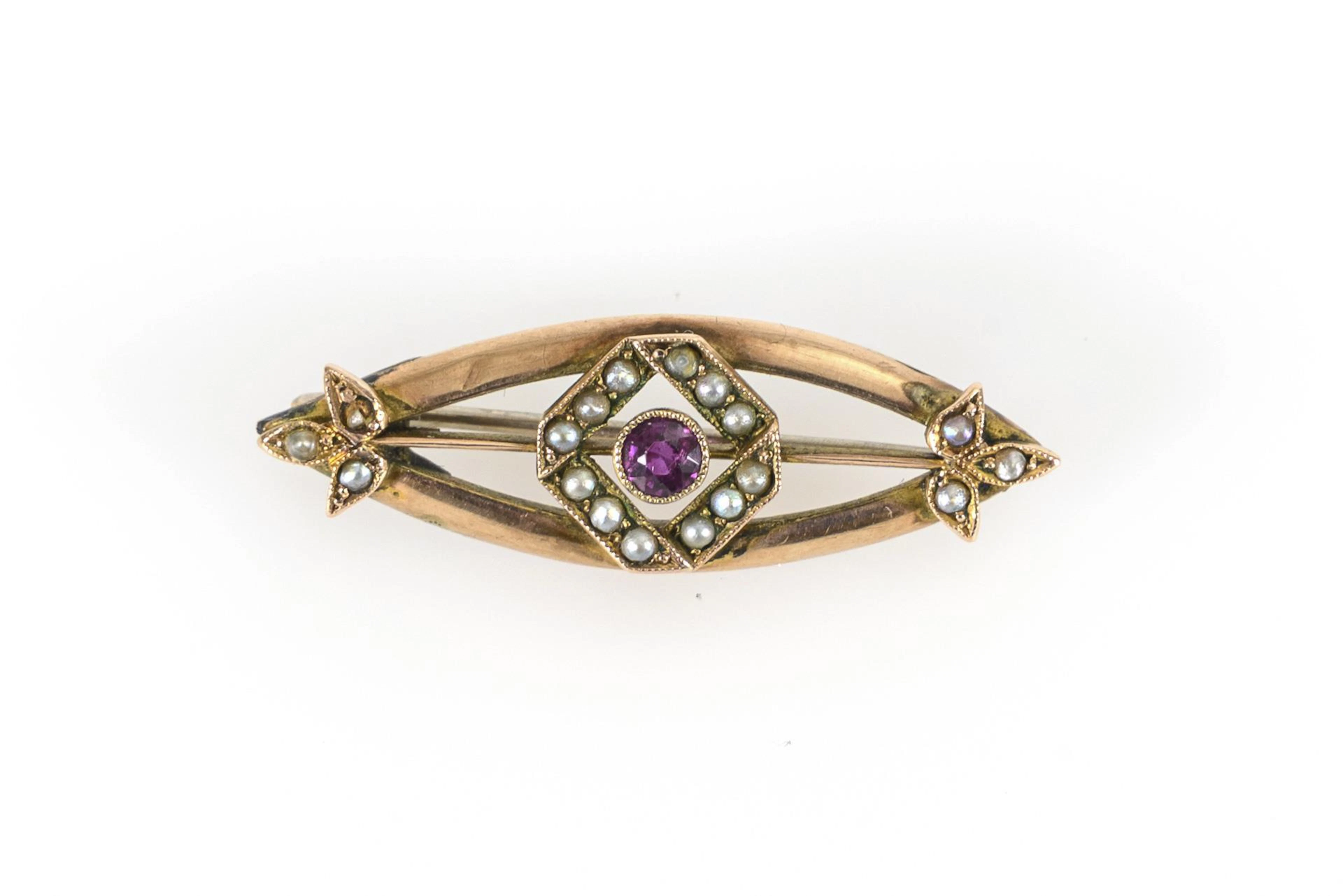 Delicate golden Art Nouveau brooch.