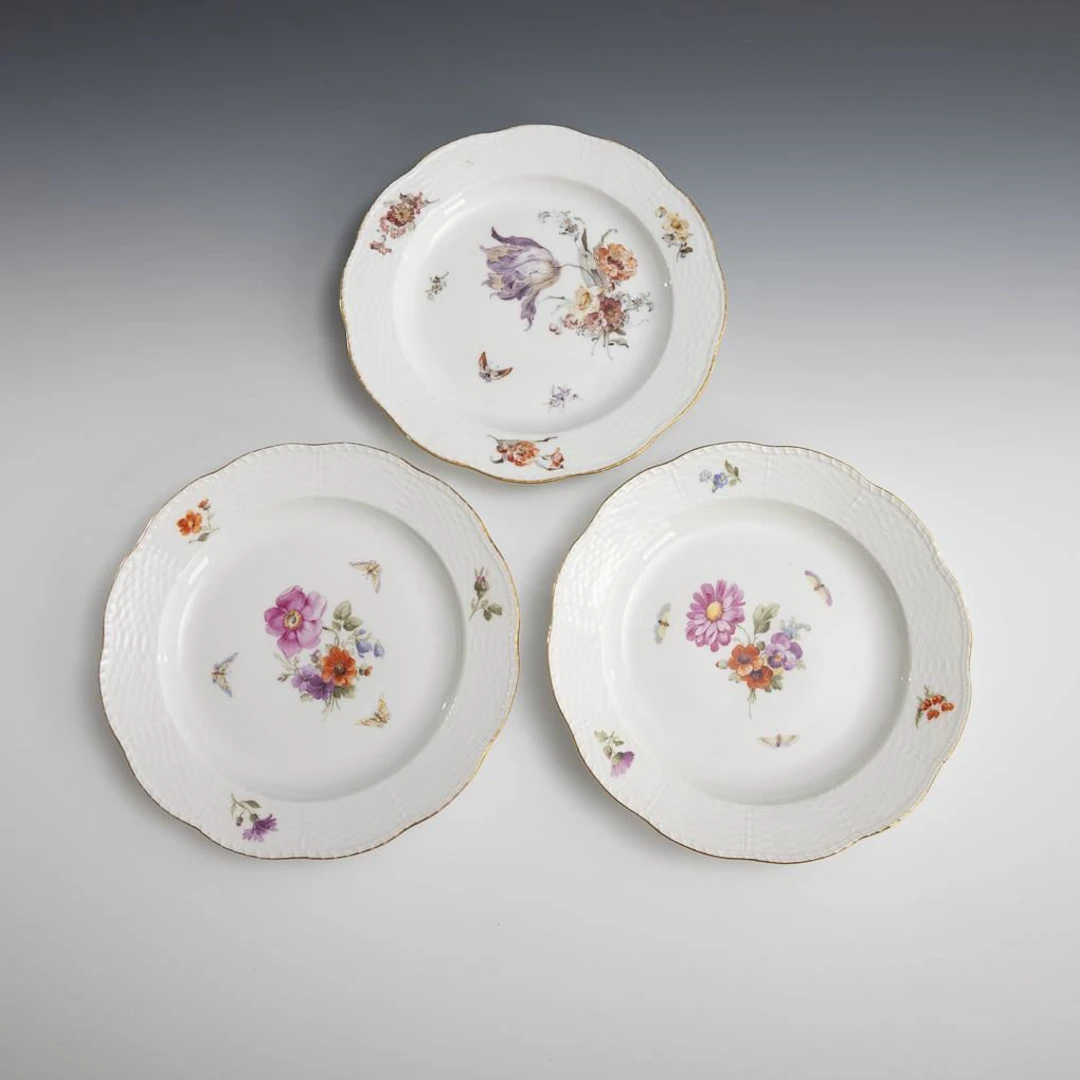 3 plates with floral and insect motifs. KPM Berlin.