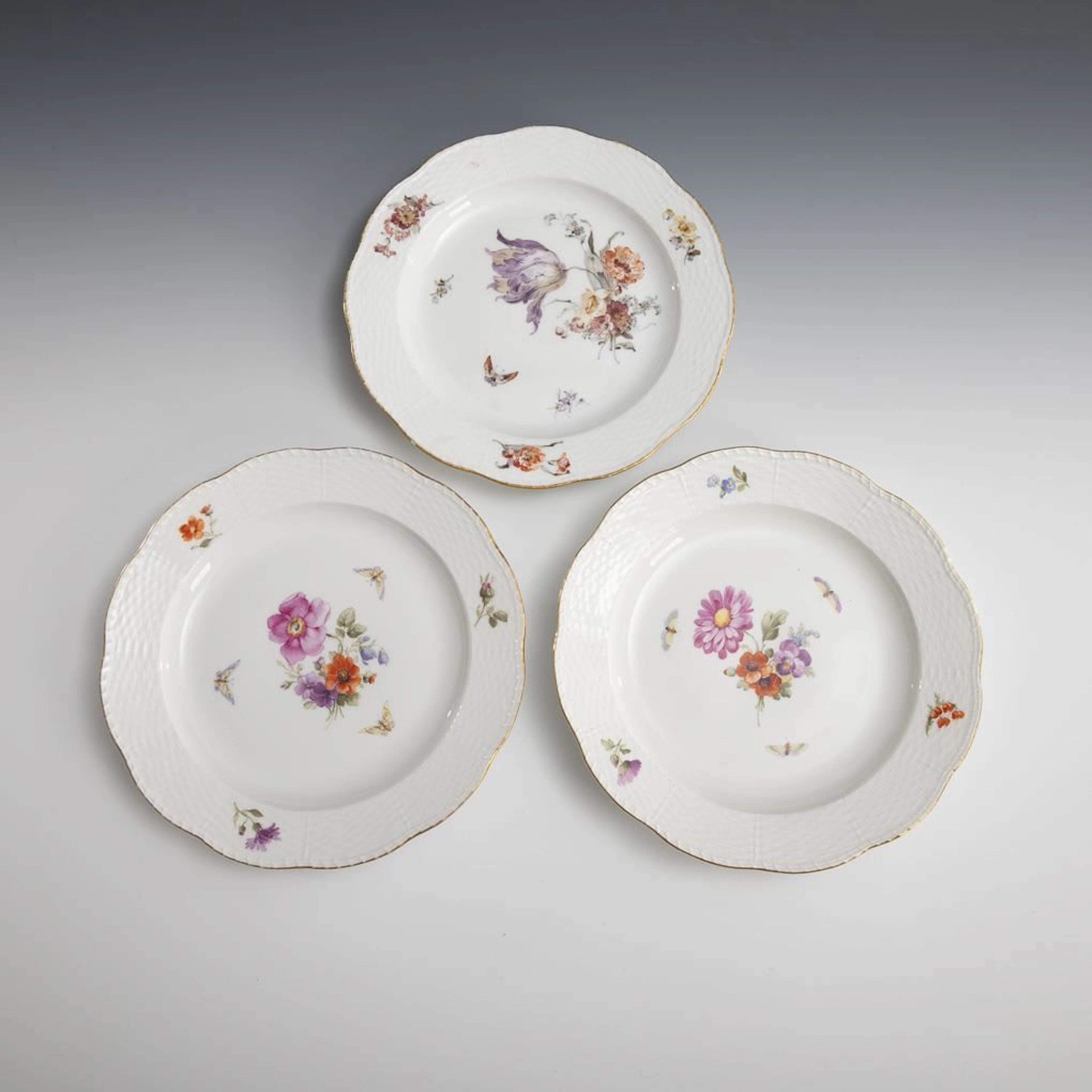 3 plates with floral and insect motifs. KPM Berlin.