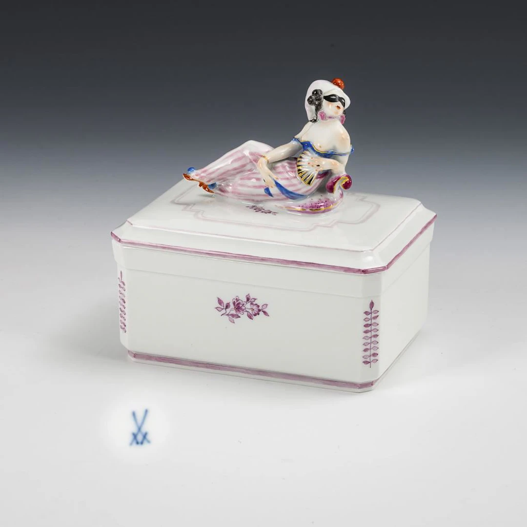 Box with Pierrette. Meissen.
