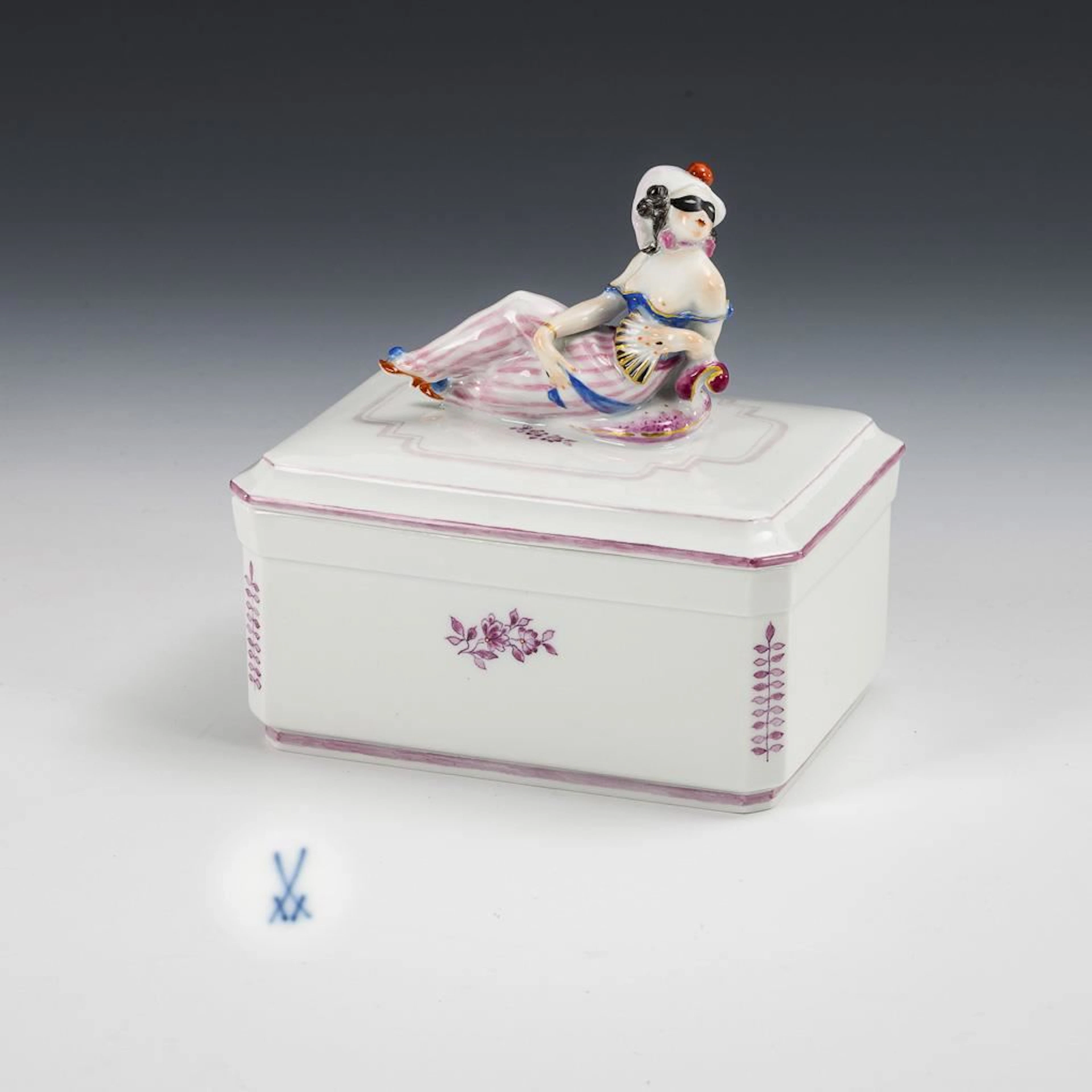 Box with Pierrette. Meissen.