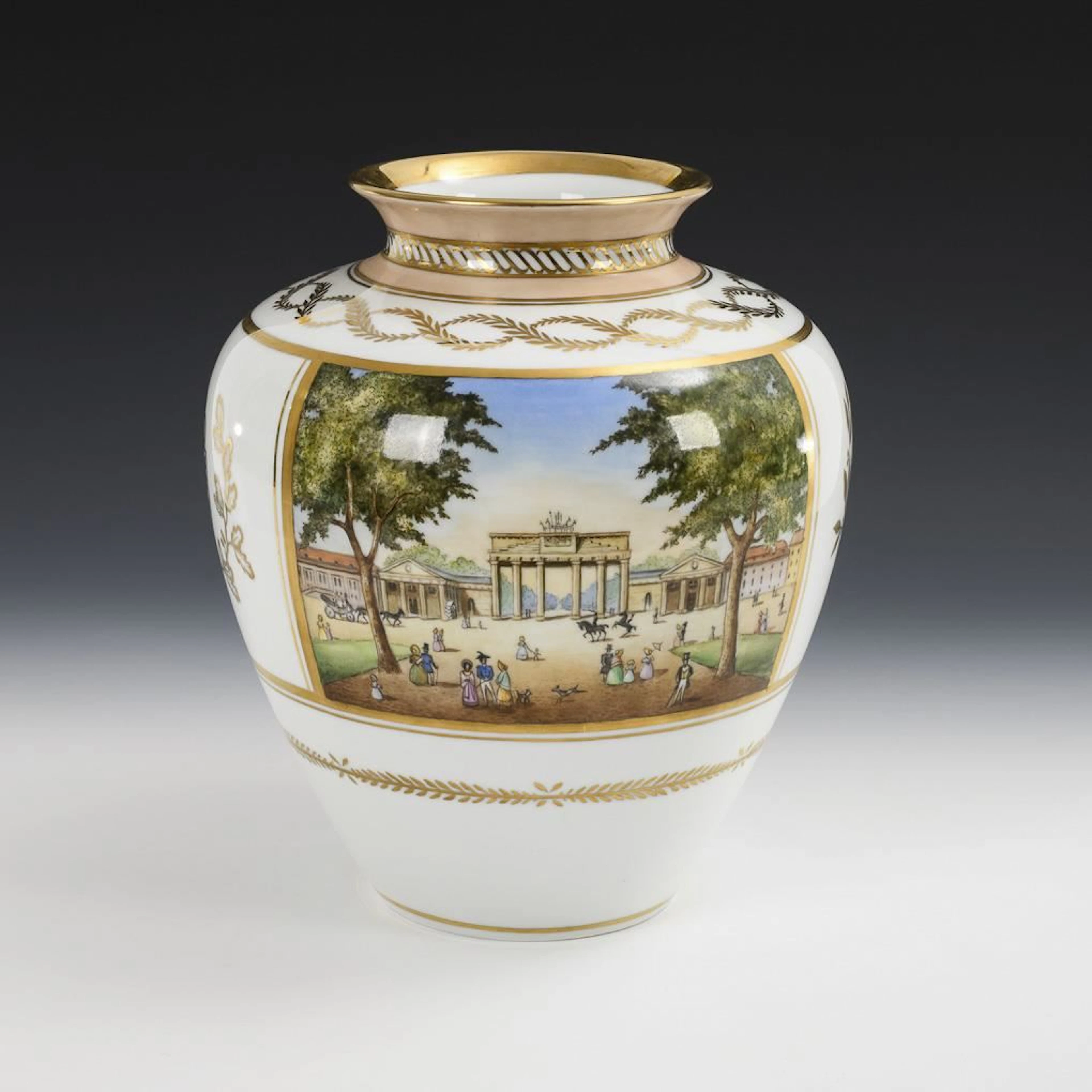 Large "Ansichten" Vase, Berlin. Hutschenreuther.