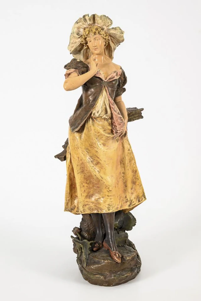Figure "The Walk". Amphora-Werke, K. K. Priv. Keramische Werke Riessner