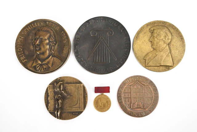 6 awards and commemorative items from the estate of a GDR scientist.