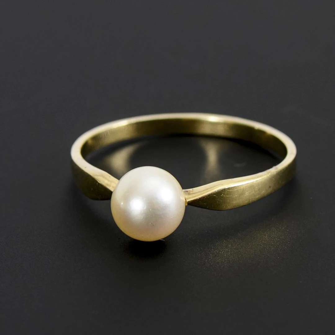 Delicate ring with a pearl.