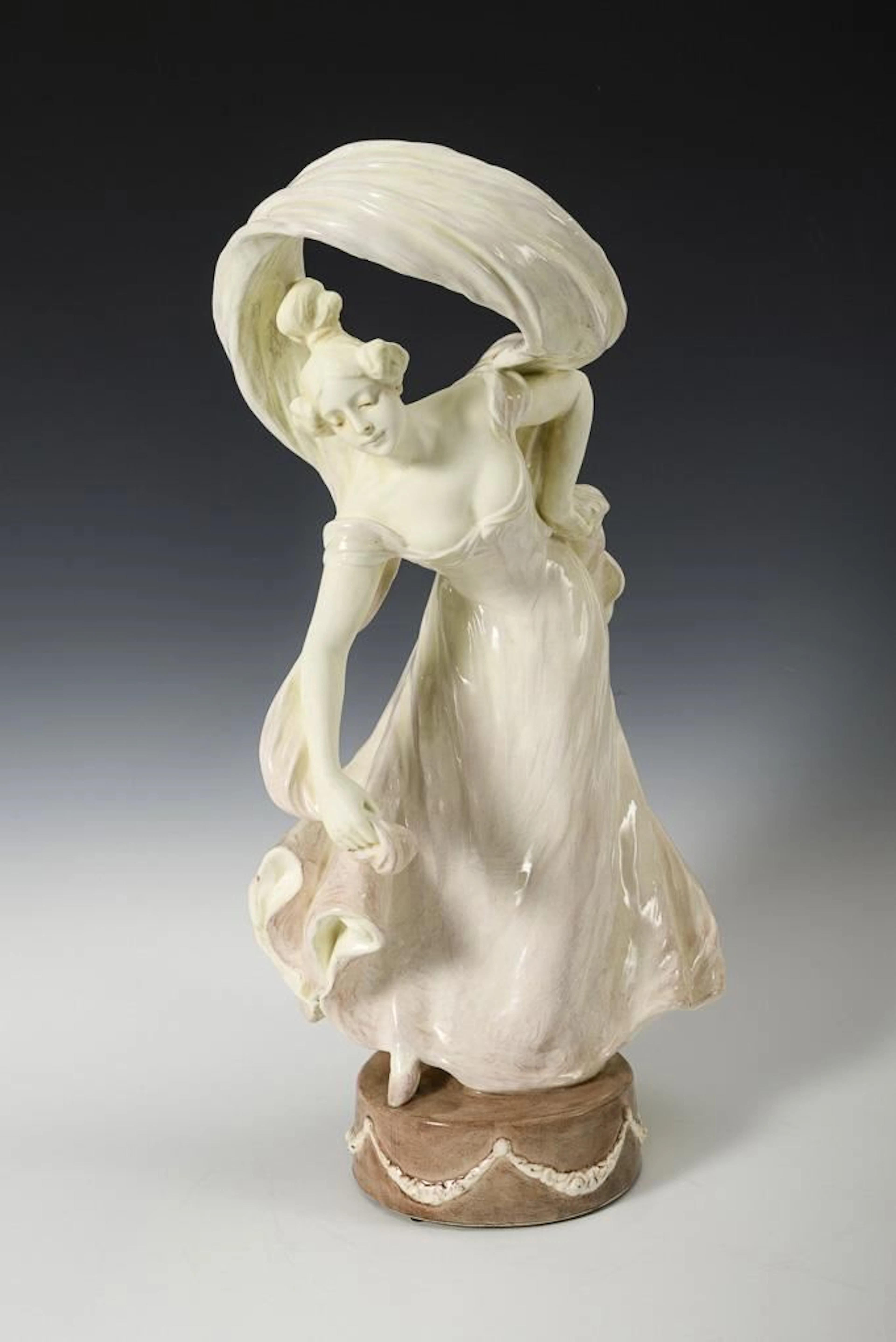 Table lamp: Biedermeier dancer with a scarf. Vienna-based manufacturer