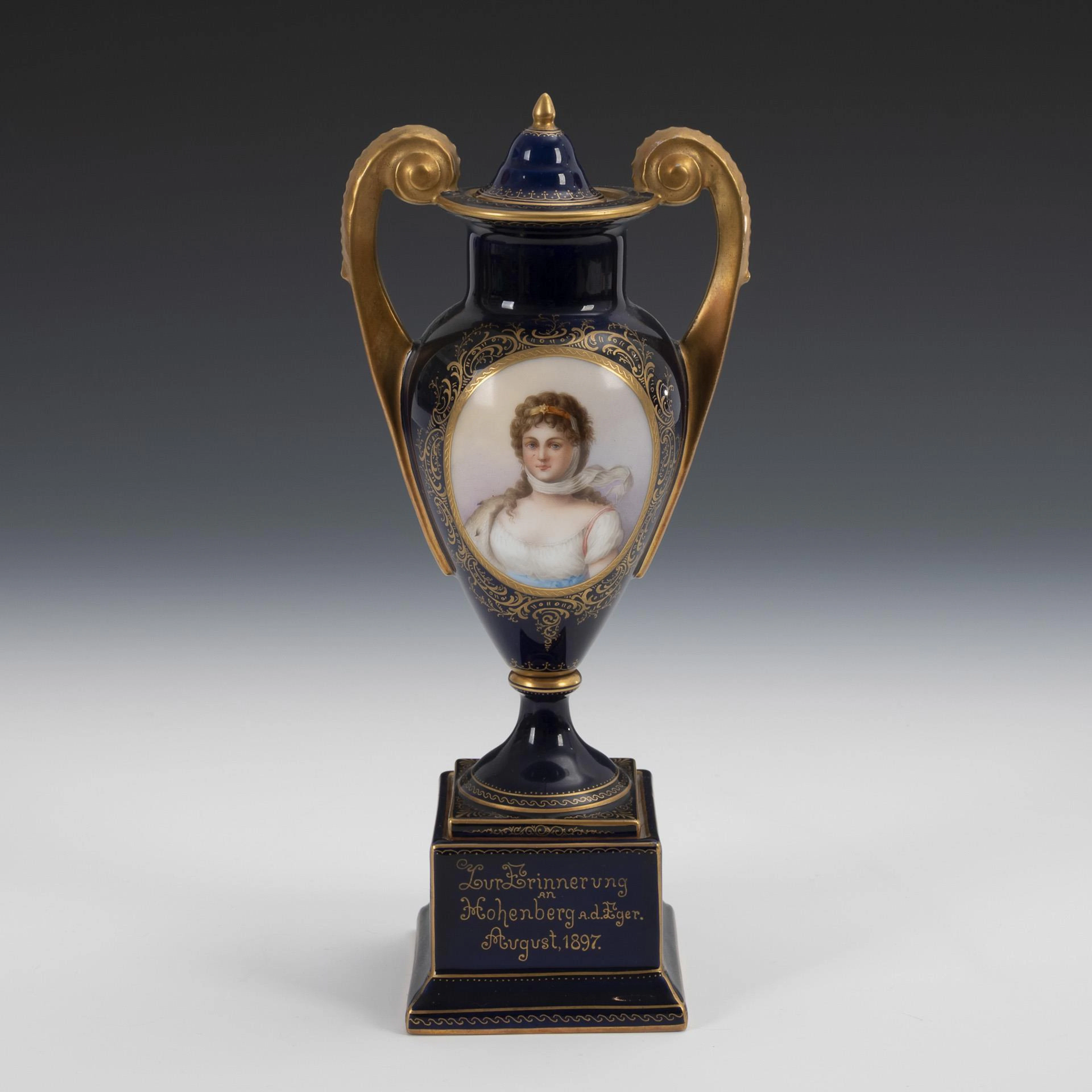 Amphora vase Queen Luise.