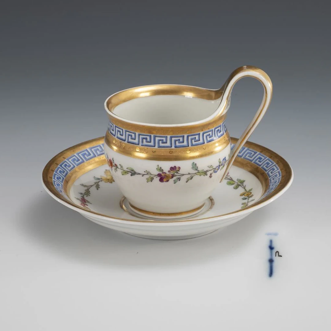 Display cup with a meander border. KPM Berlin.