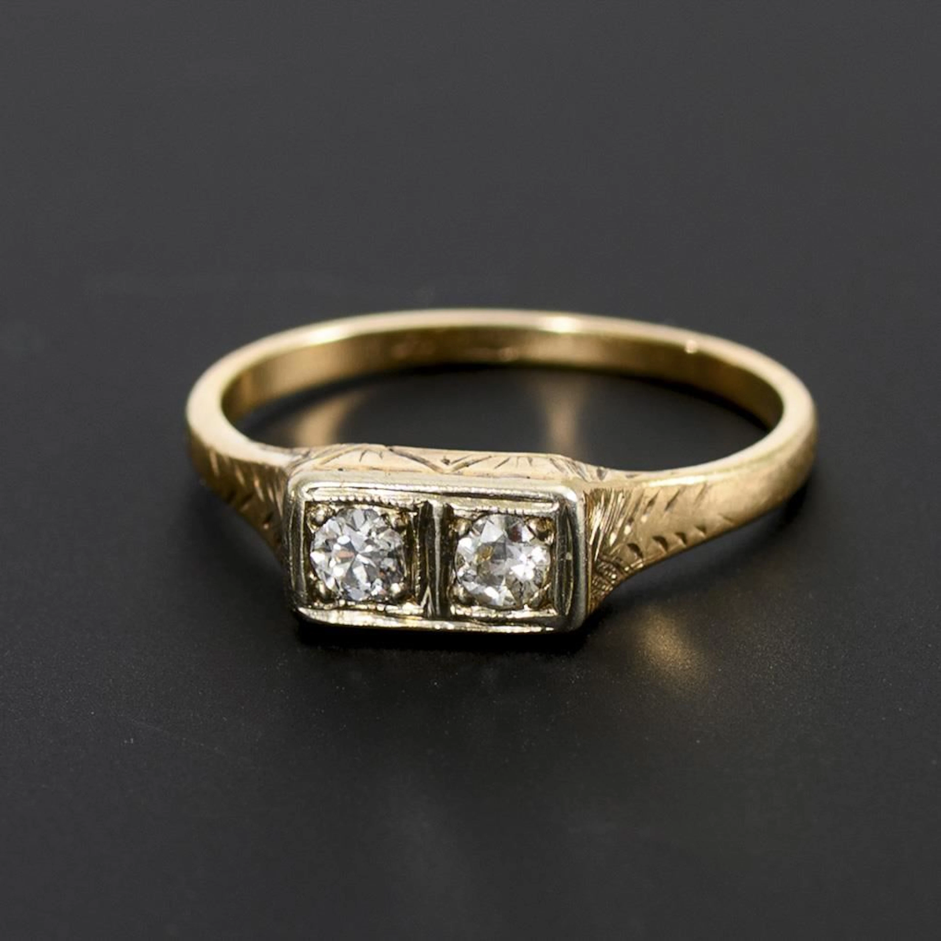 Art Deco ring with 2 old-cut diamonds.