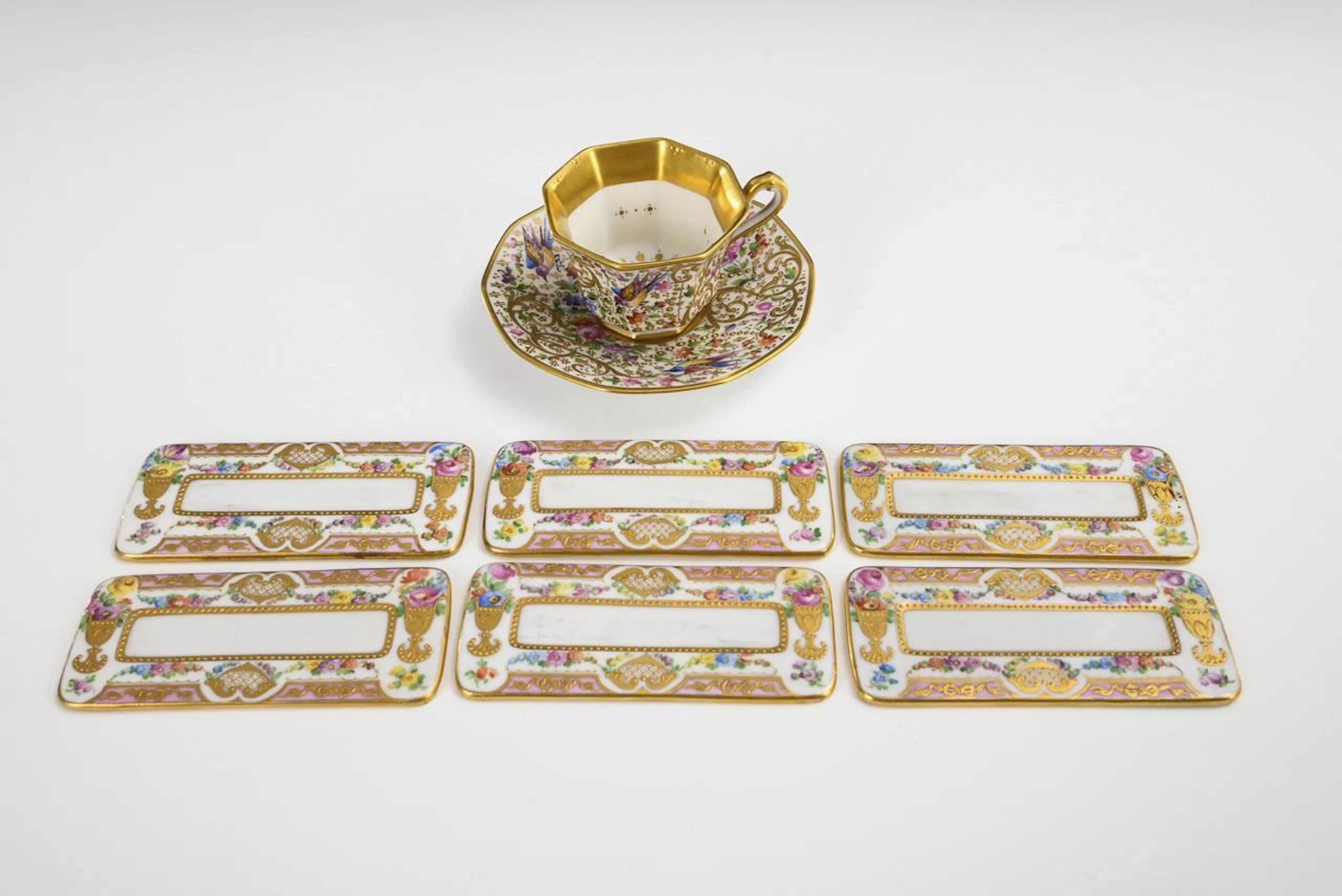 6 porcelain place cards and 1 mocha cup. Lamm/Dresden.