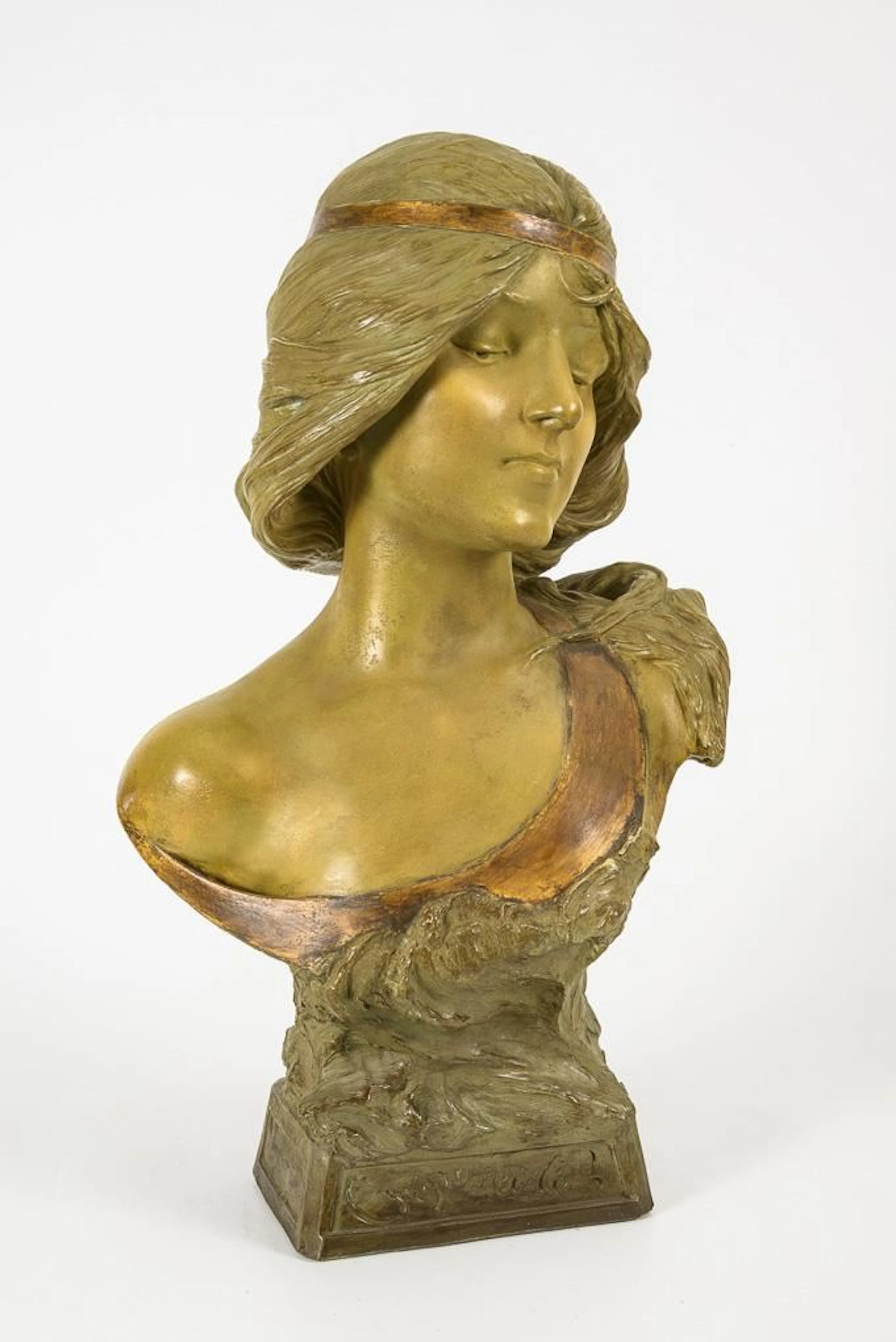 Art Nouveau bust "Crépuscule".