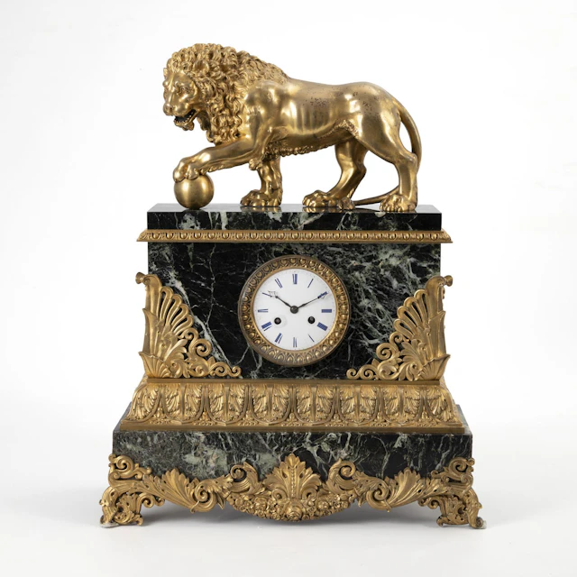 Heavy neoclassical marble pendulum with lion crown.