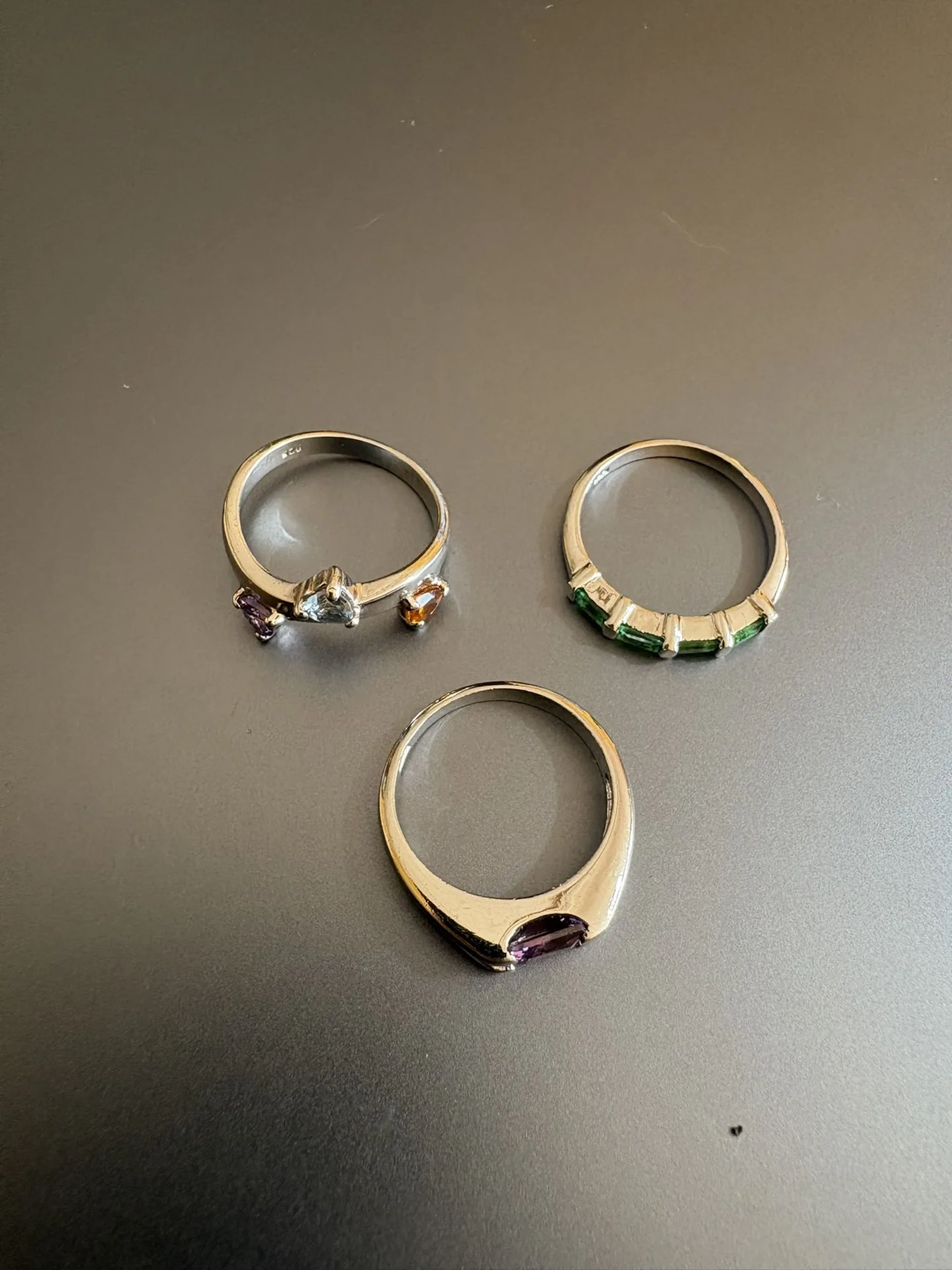 Trois bagues en argent 925°/°° et pierres de couleurs. Taill - Lot 74